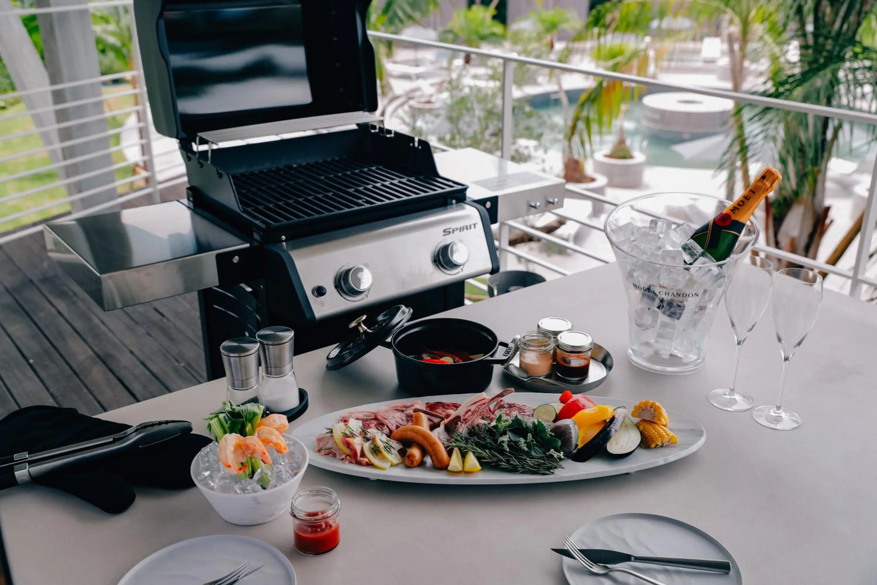 Restaurant/places to eat in BOTANICAL POOL CLUB