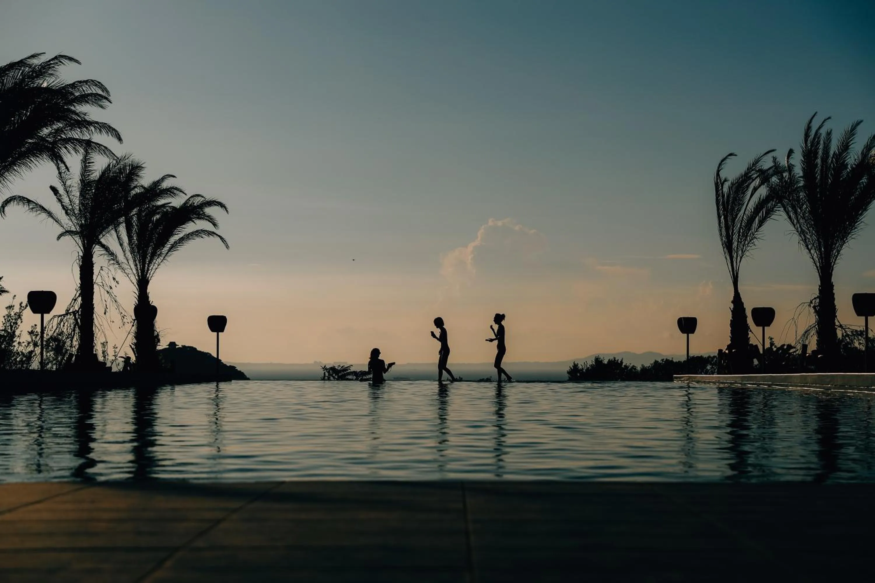 Sunset in BOTANICAL POOL CLUB