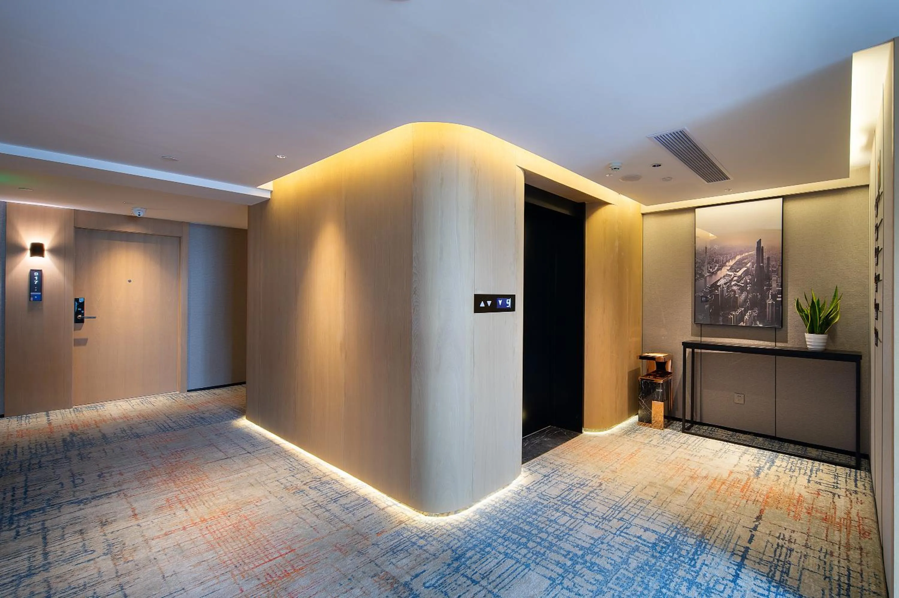 elevator, Bed in Langham Honor International Hotel Canton Fair Complex Branch - Free Shuttle to Canton Fair Complex During Canton Fair Period & Free Mini Bar