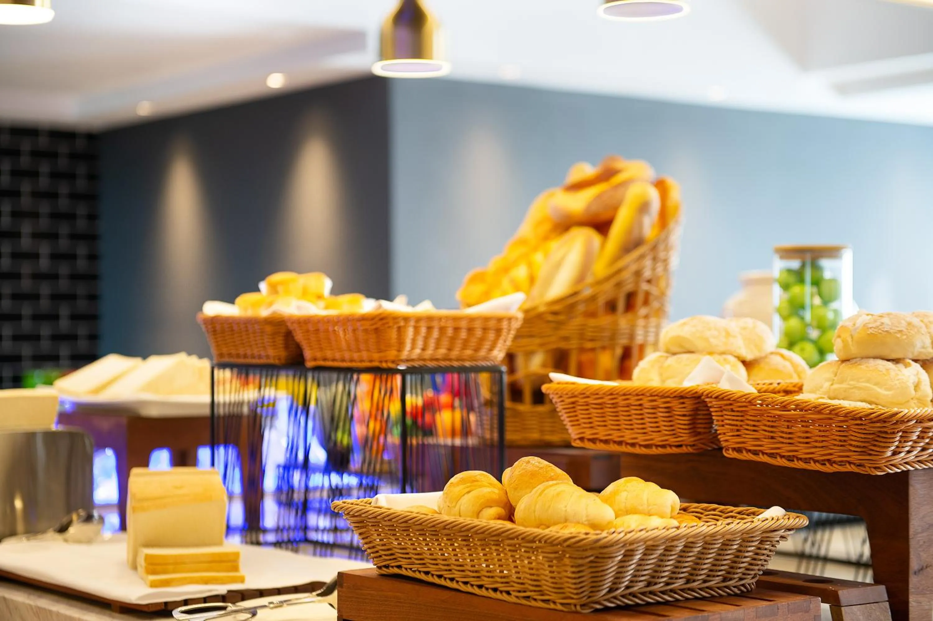 Restaurant/places to eat in Langham Honor International Hotel Canton Fair Complex Branch - Free Shuttle to Canton Fair Complex During Canton Fair Period & Free Mini Bar