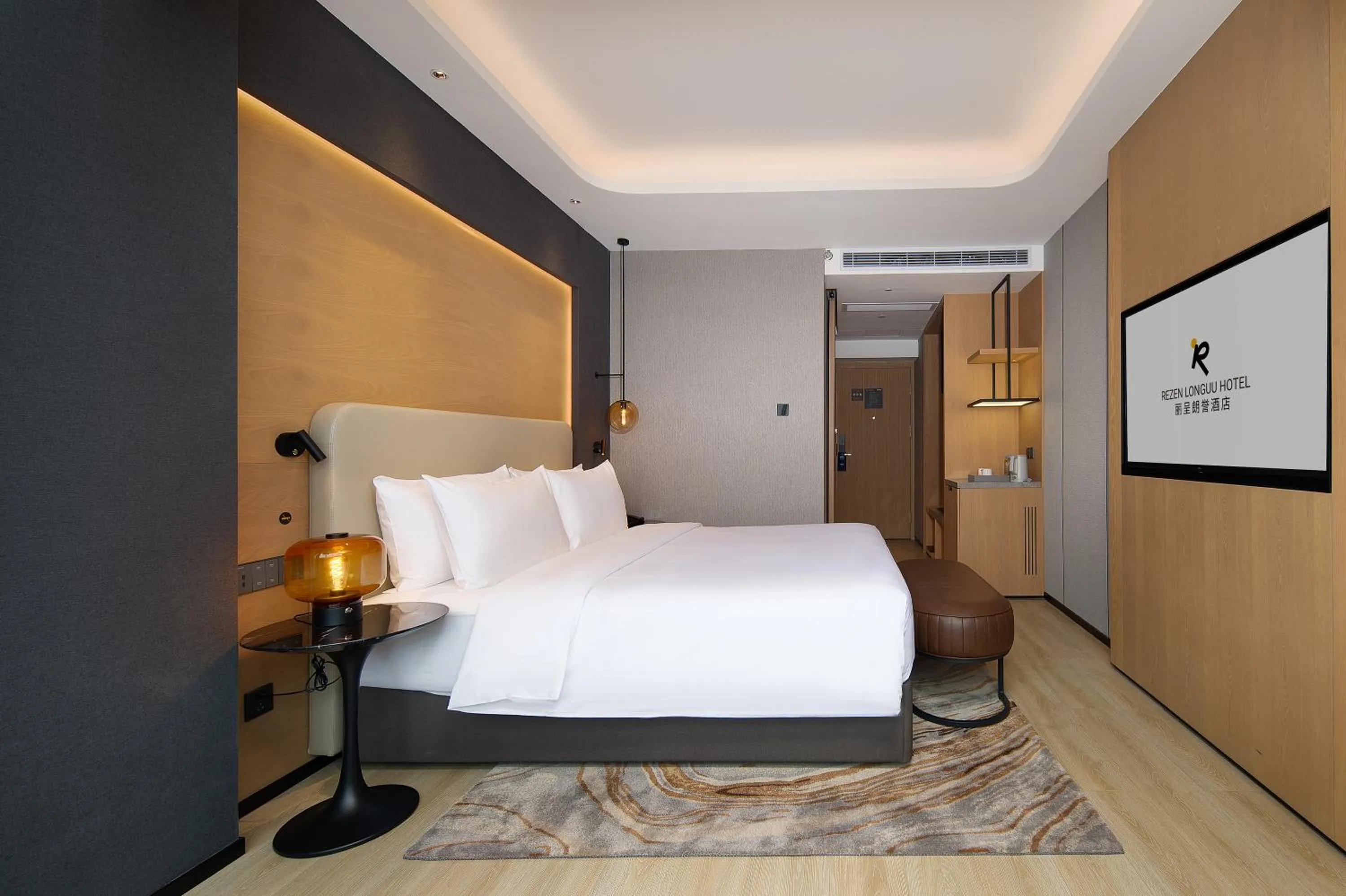 Photo of the whole room, Bed in Langham Honor International Hotel Canton Fair Complex Branch - Free Shuttle to Canton Fair Complex During Canton Fair Period & Free Mini Bar