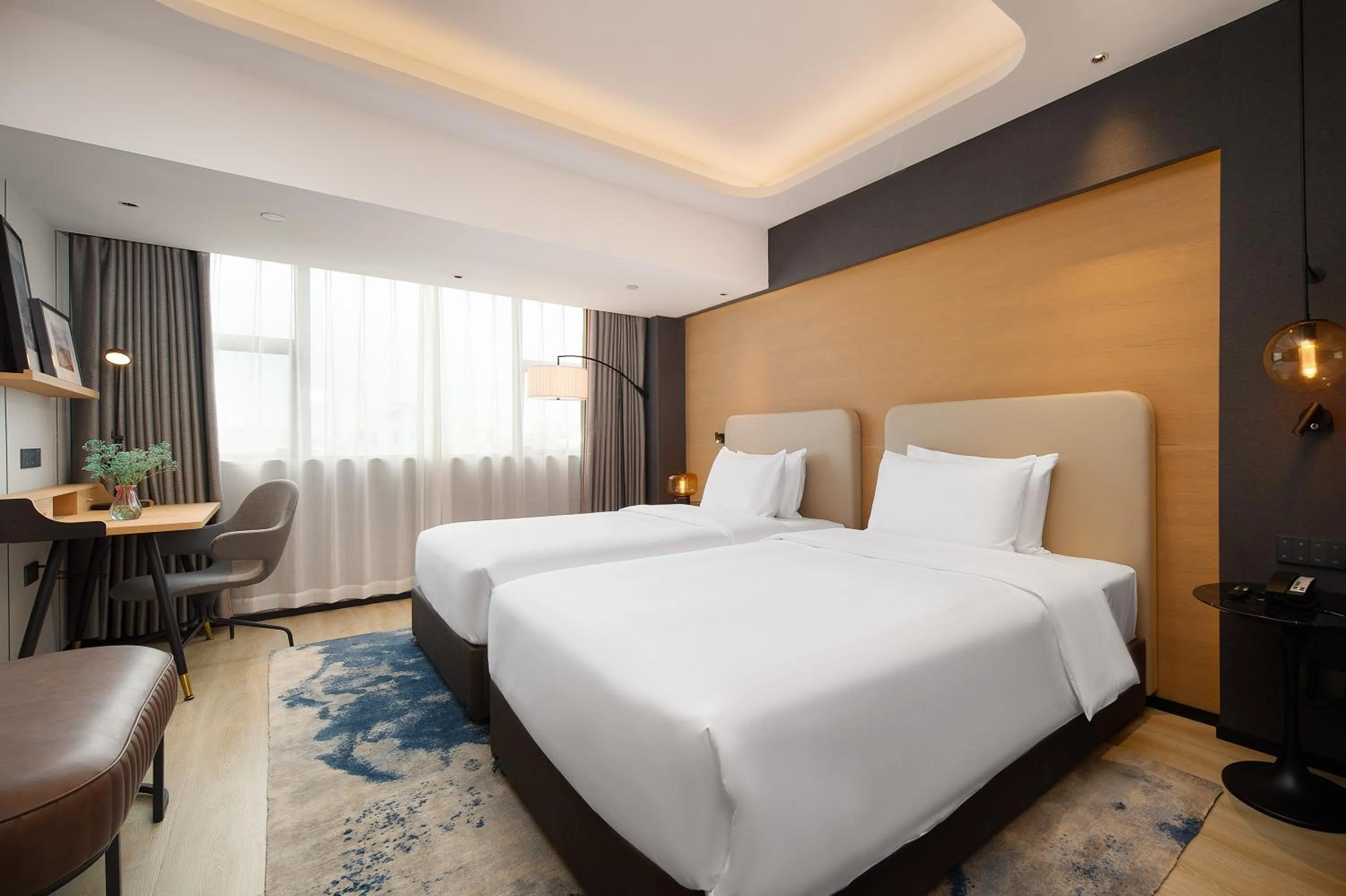 Bed in Langham Honor International Hotel Canton Fair Complex Branch - Free Shuttle to Canton Fair Complex During Canton Fair Period & Free Mini Bar