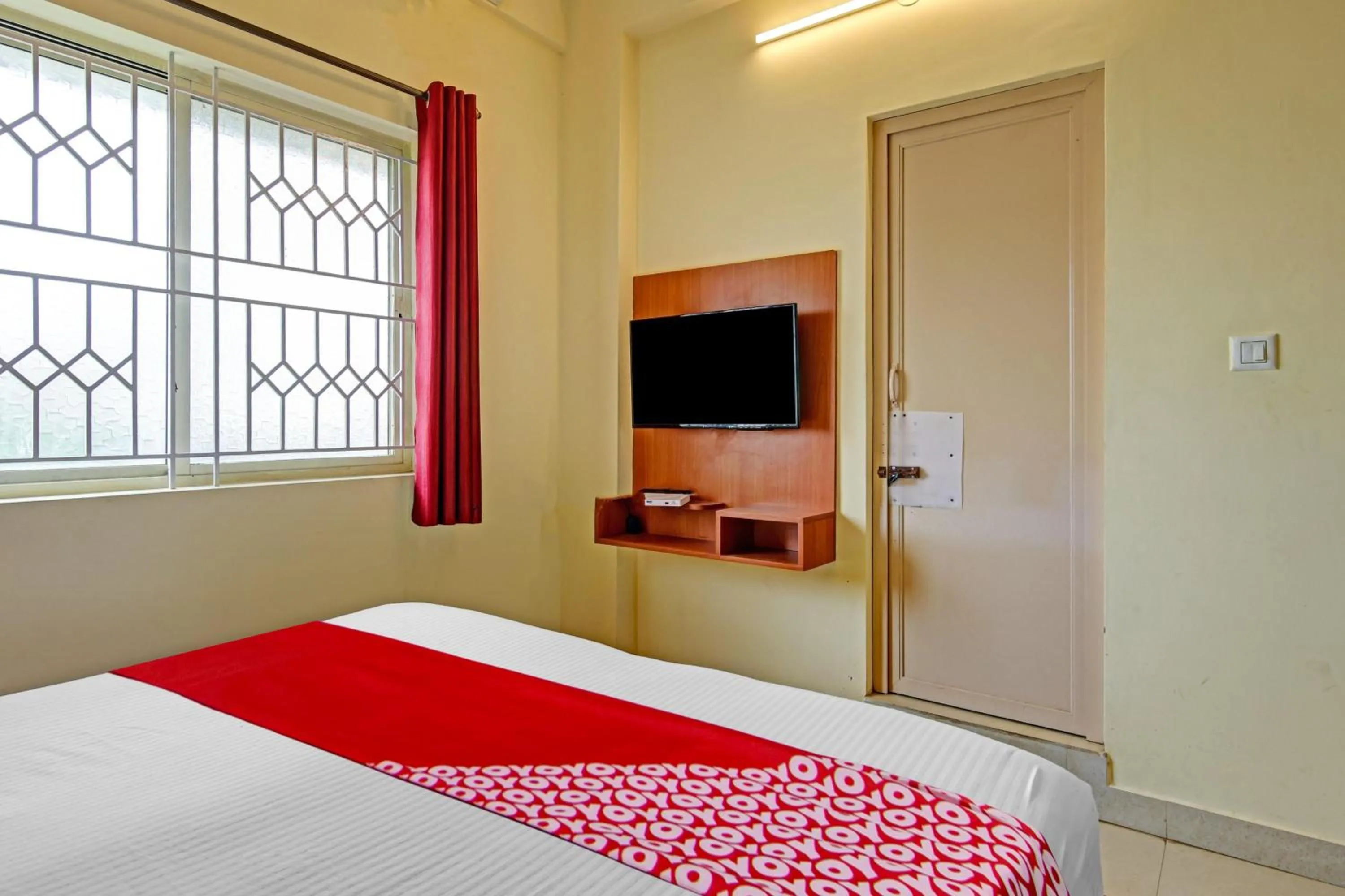 Bedroom, Bed in Hotel O Metro Inn Manyata