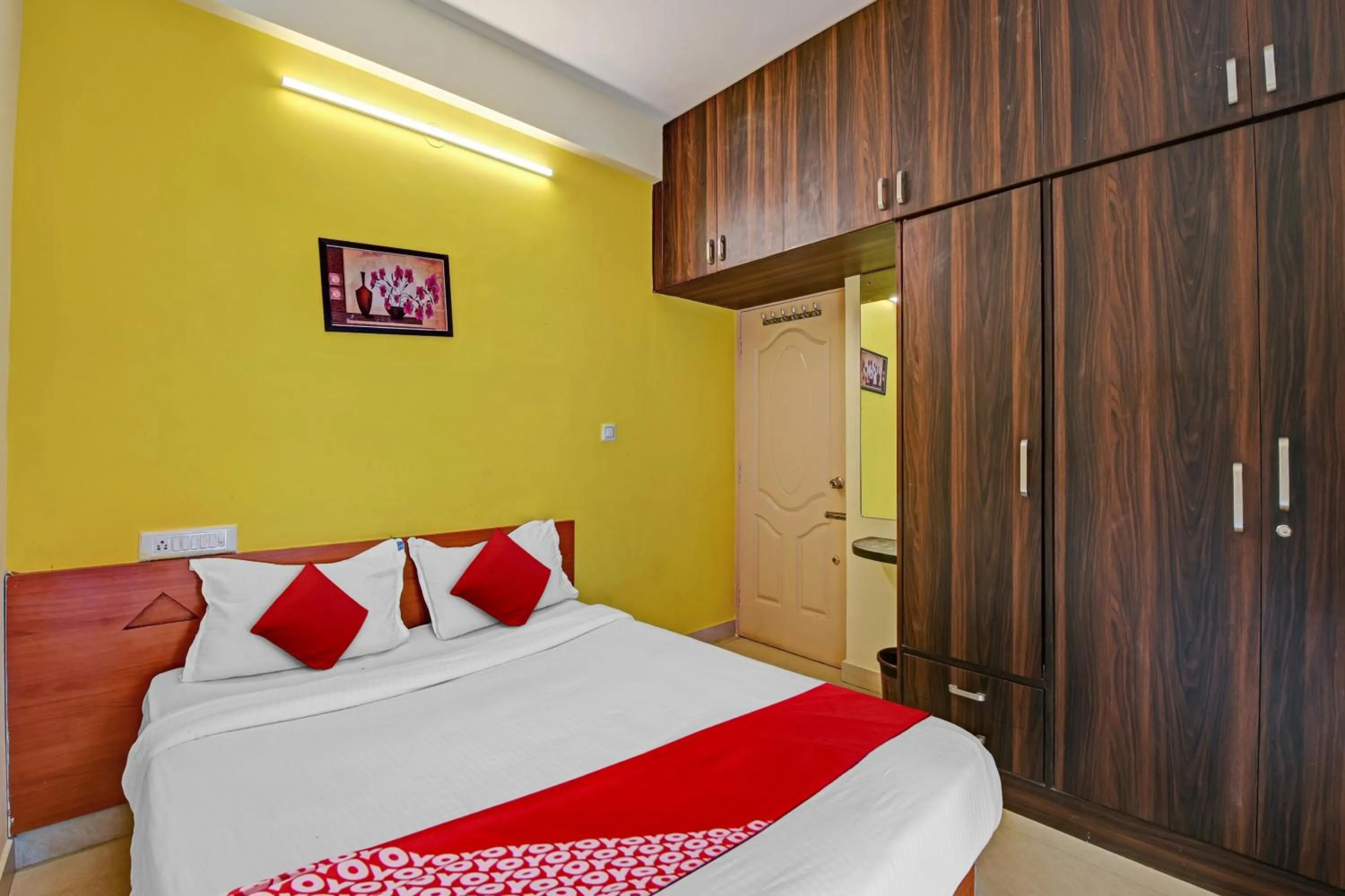 Bedroom, Bed in Hotel O Metro Inn Manyata