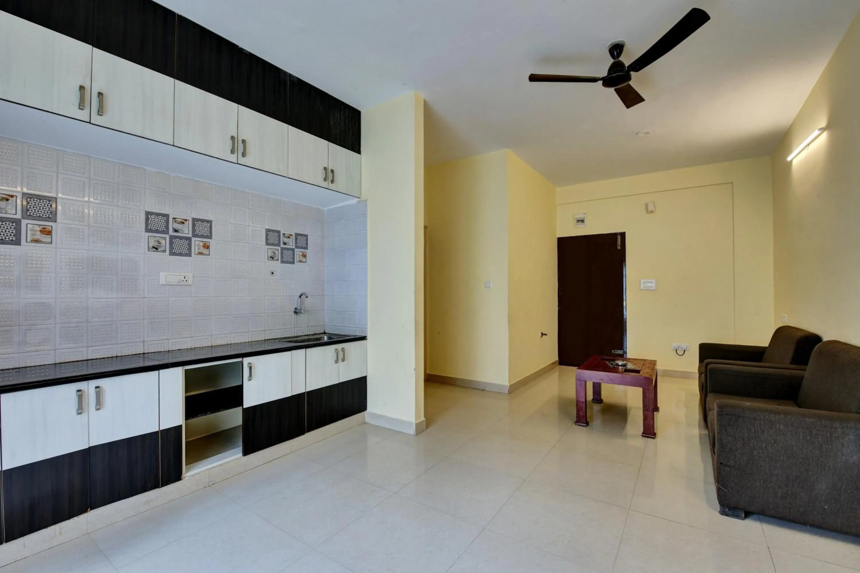 Bedroom in Hotel O Metro Inn Manyata