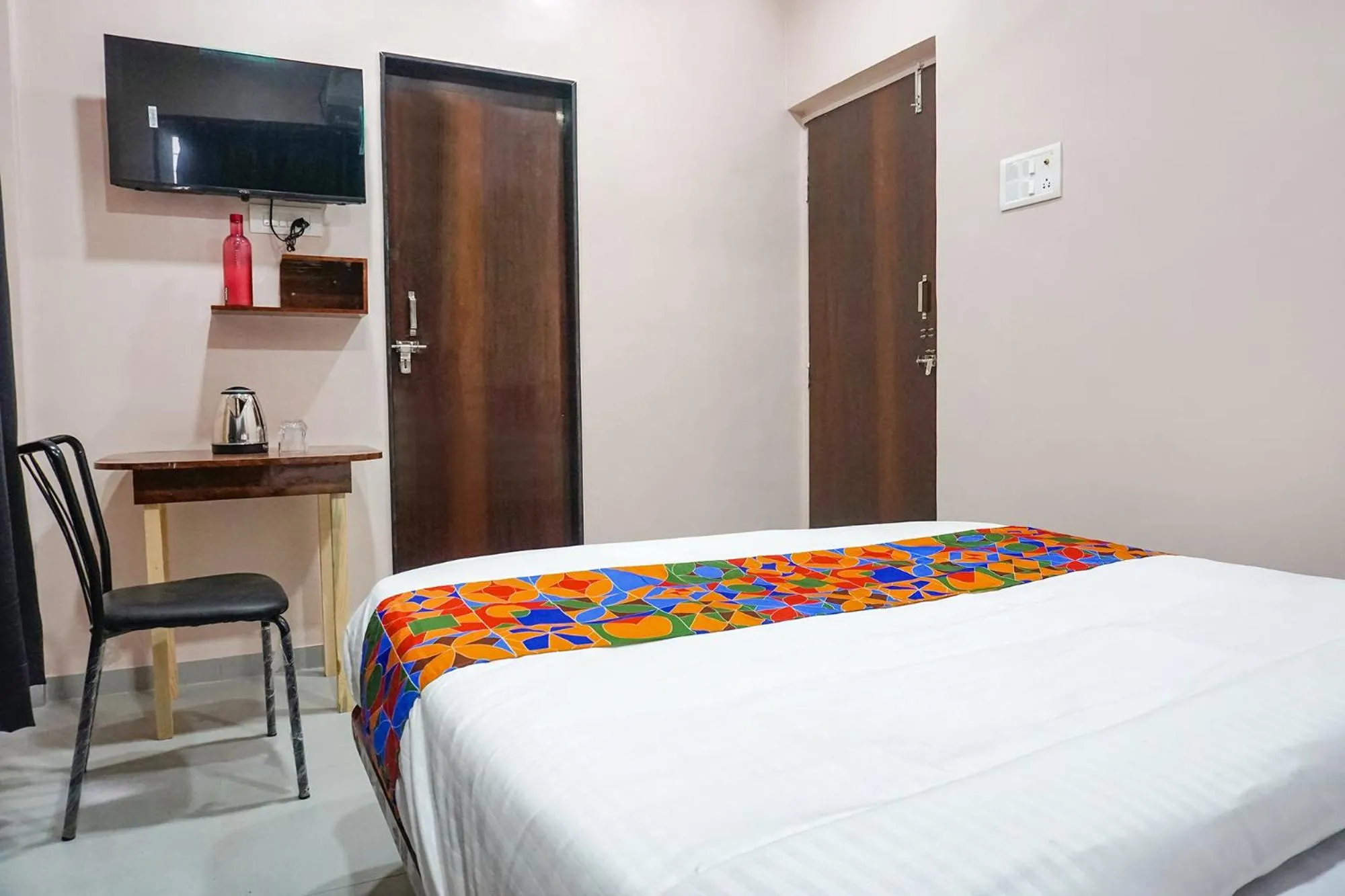 Bed in Via Skyline I - Nr Baner Hill