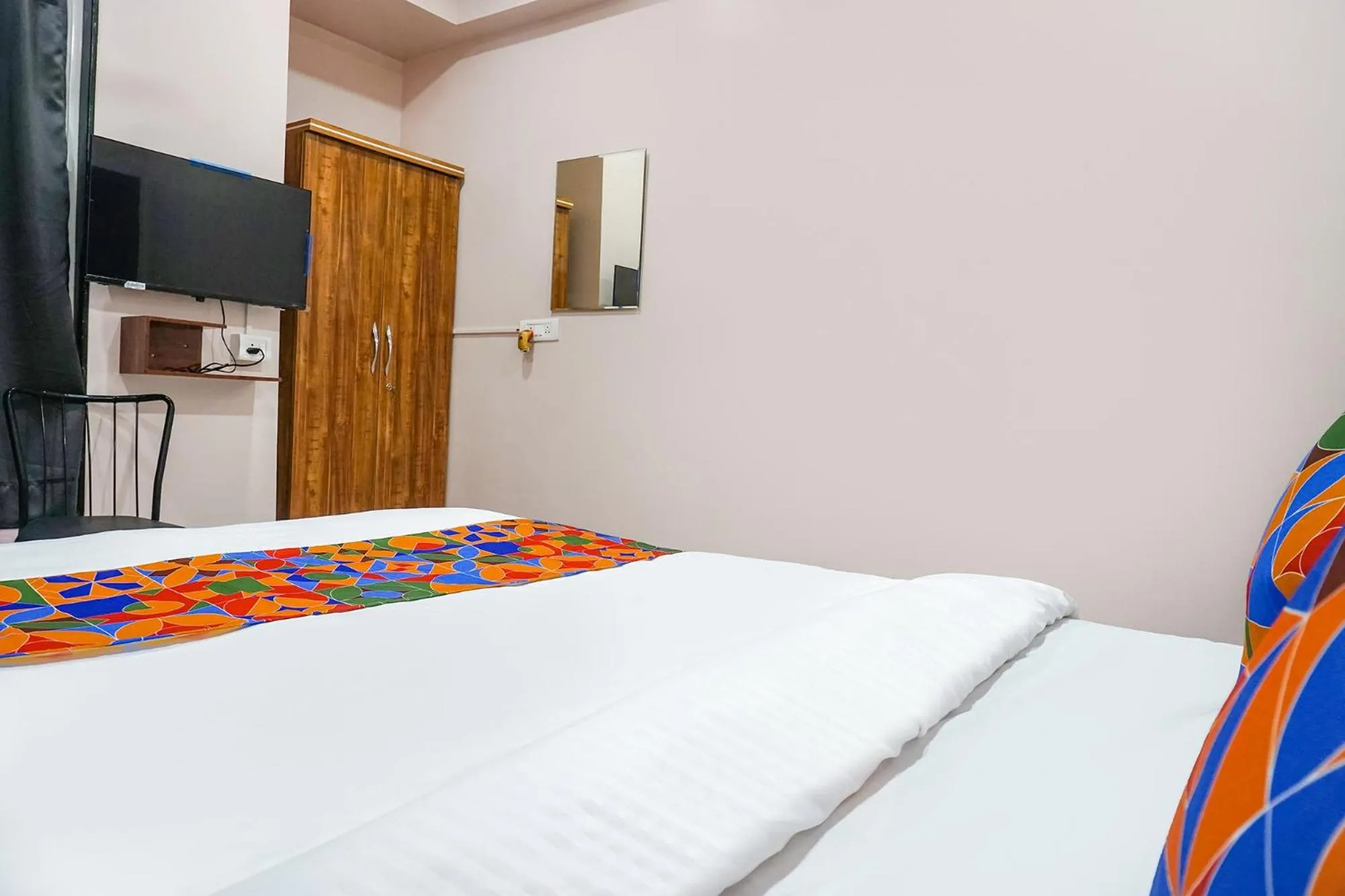 Bed in Via Skyline I - Nr Baner Hill