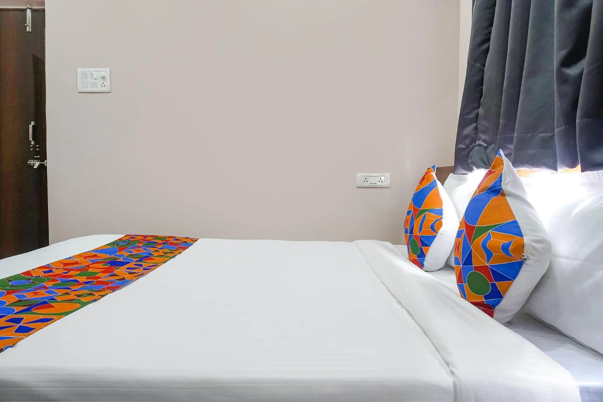 Bedroom, Bed in Via Skyline I - Nr Baner Hill