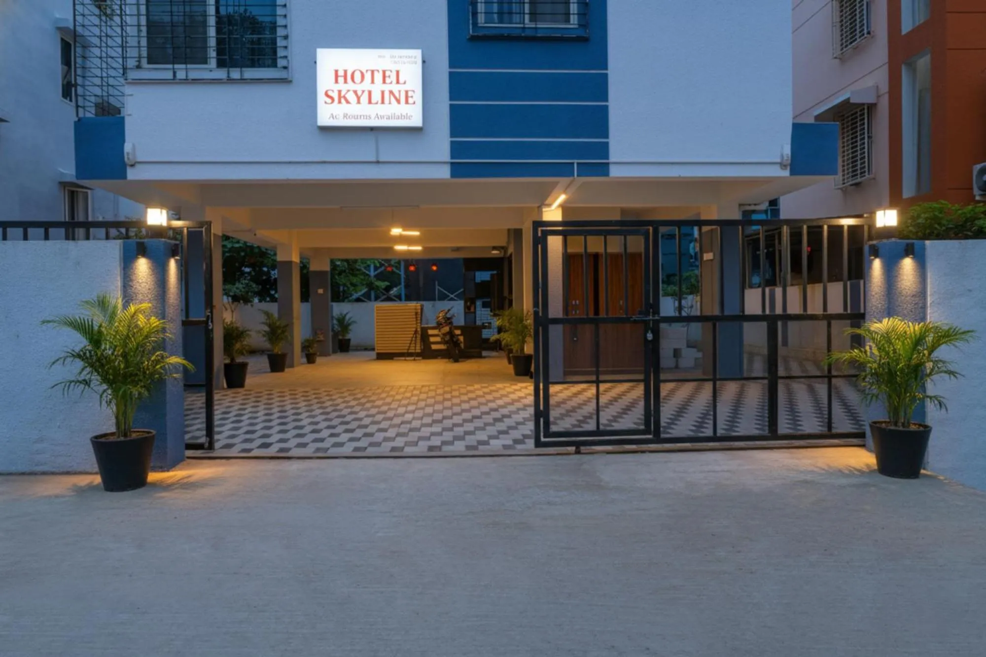 Facade/entrance in Via Skyline I - Nr Baner Hill