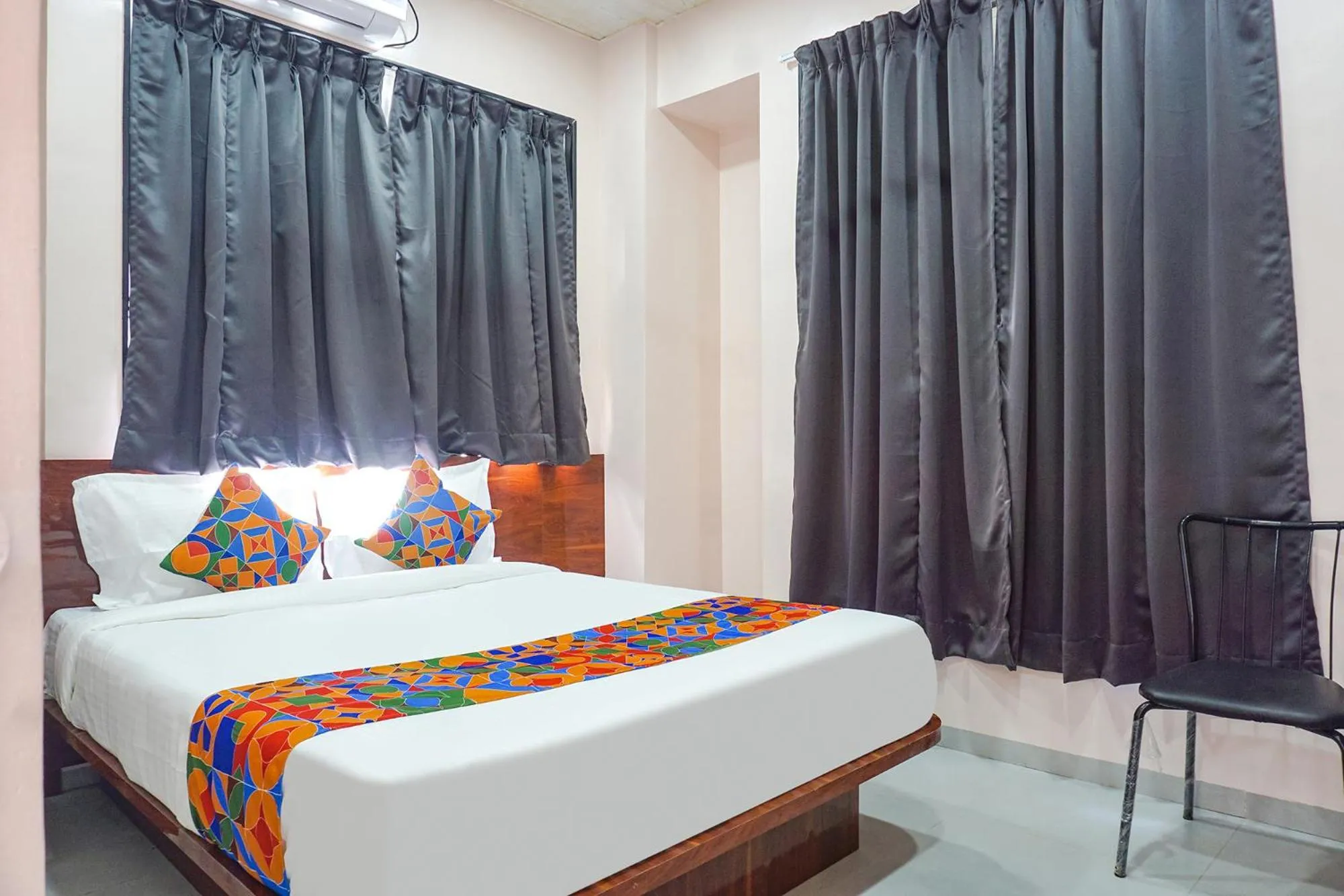 Bed in Via Skyline I - Nr Baner Hill