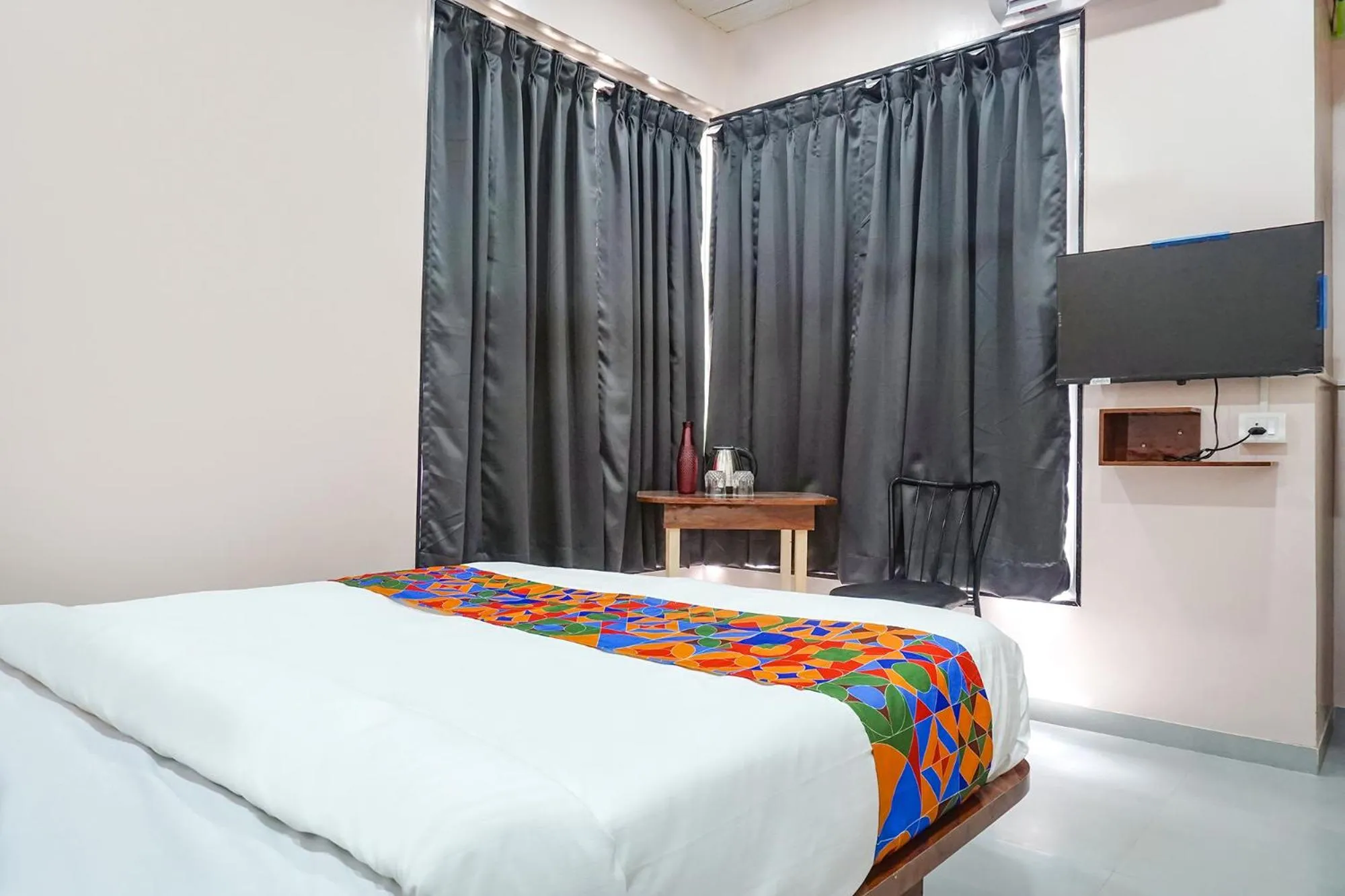 Bed in Via Skyline I - Nr Baner Hill