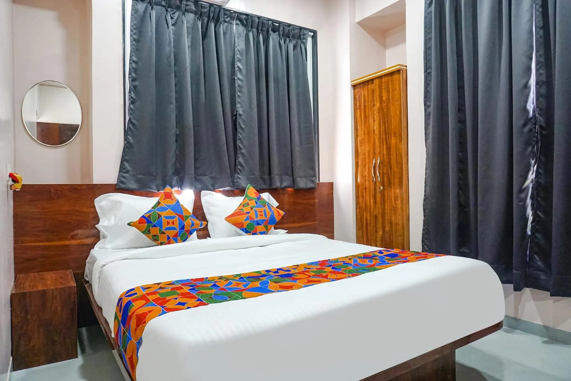 Bed in Via Skyline I - Nr Baner Hill