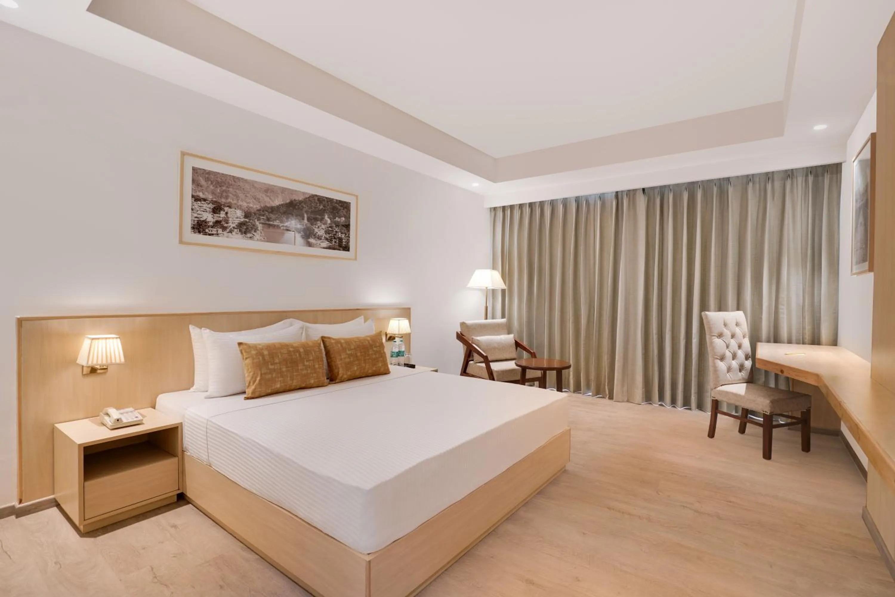 Bedroom, Bed in Lemon Tree Hotel, Haridwar