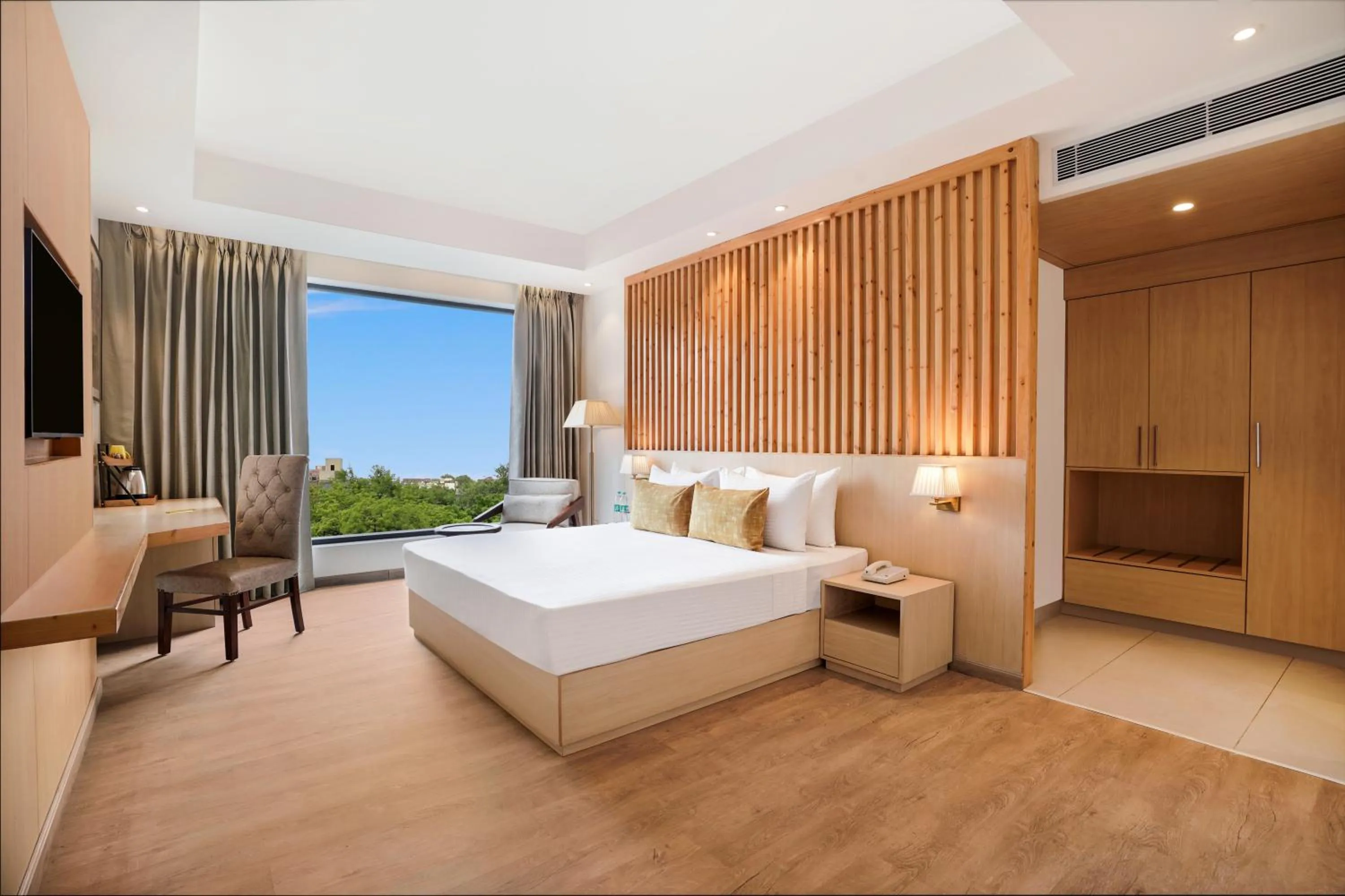 Bedroom, Bed in Lemon Tree Hotel, Haridwar