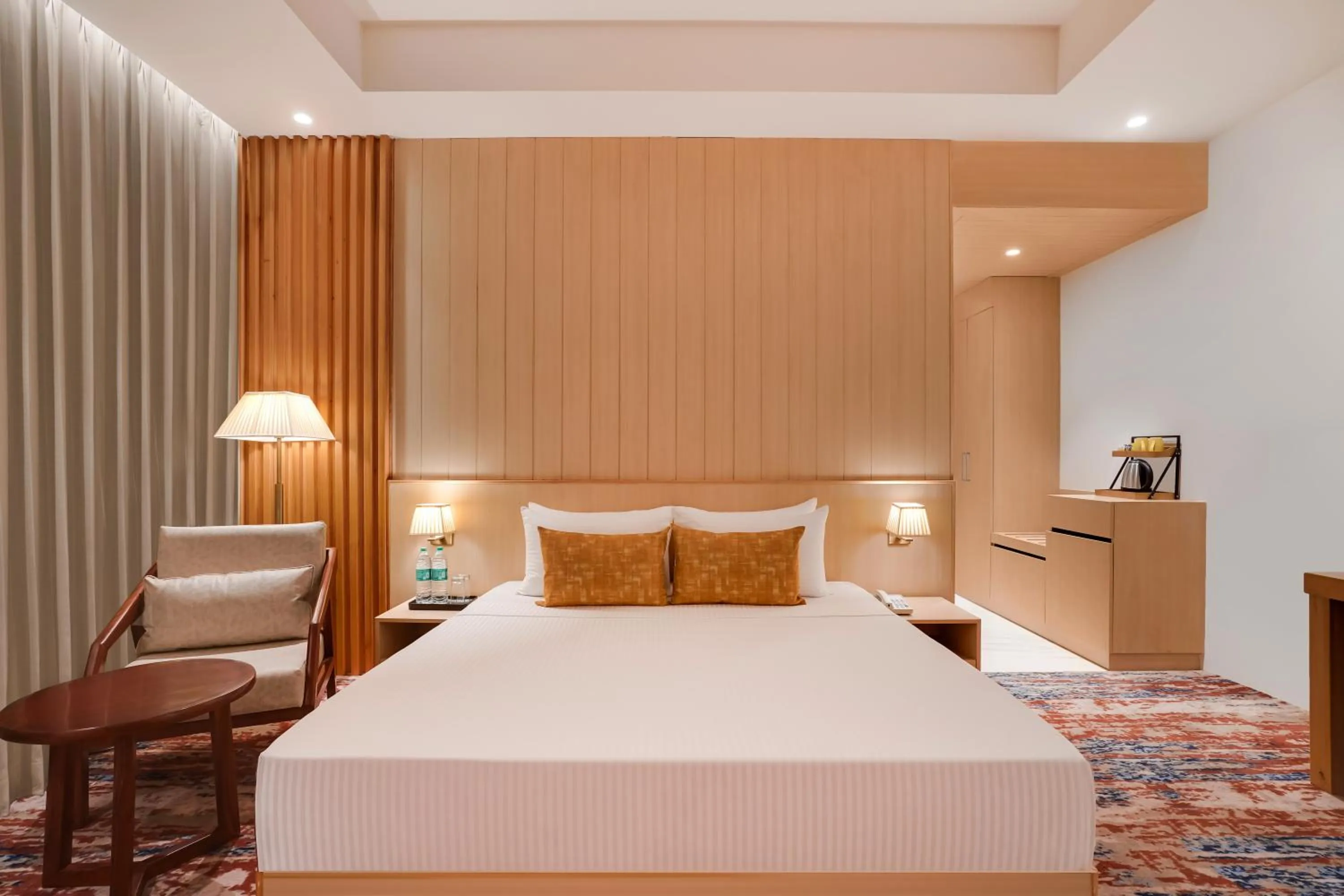 Bathroom, Bed in Lemon Tree Hotel, Haridwar