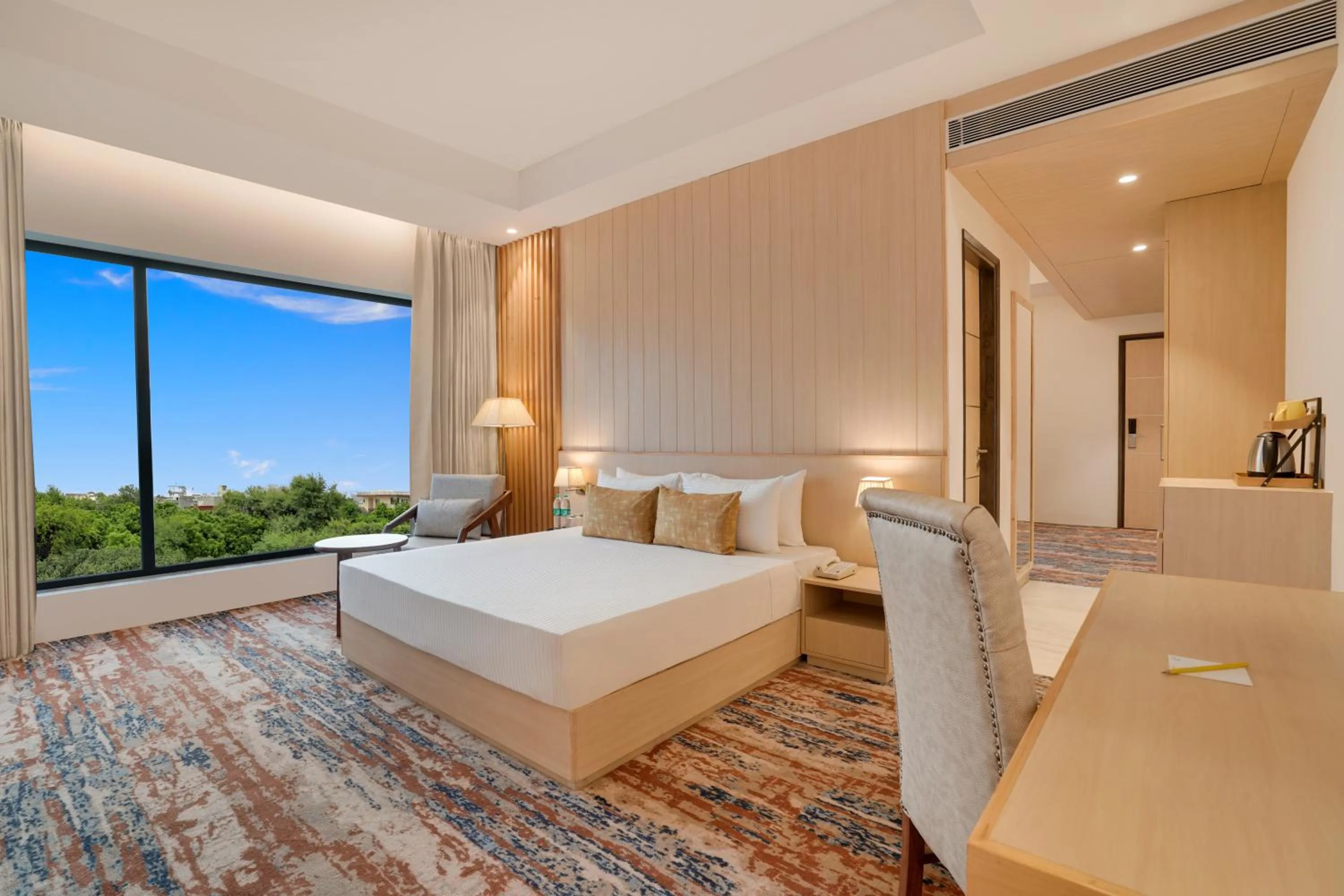 Bedroom, Bed in Lemon Tree Hotel, Haridwar