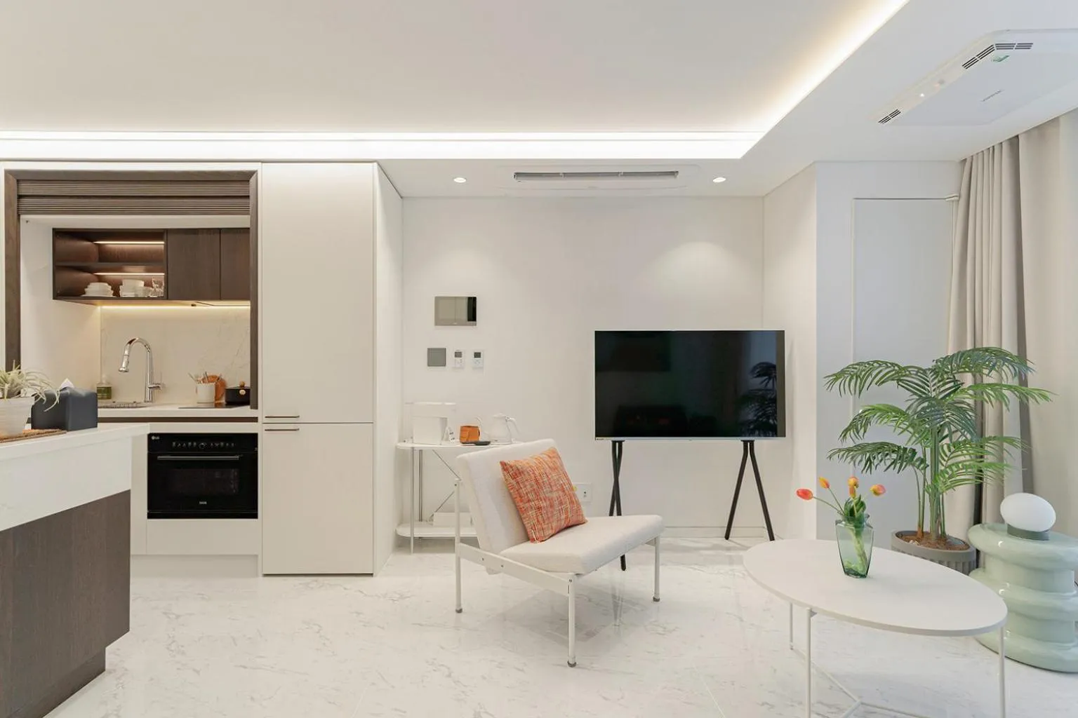 TV and multimedia in Le Collective Gangnam SAC Roium