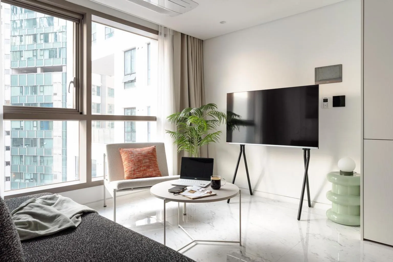 TV and multimedia in Le Collective Gangnam SAC Roium