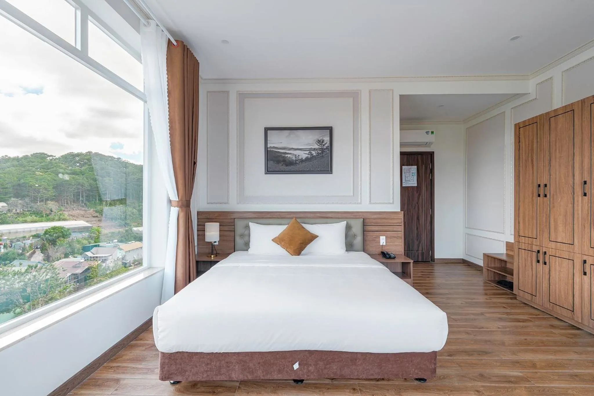 Bed in PINE VIEW Hotel Dalat