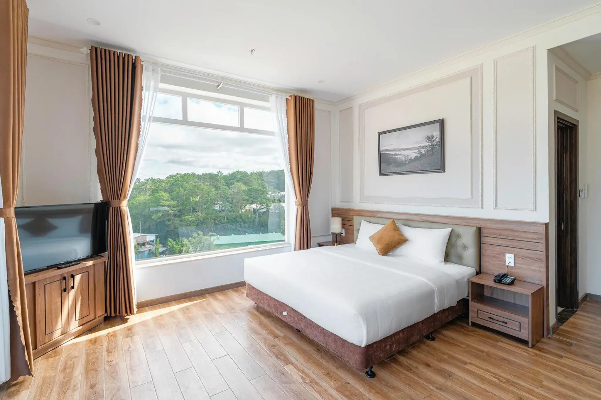 King Suite with Balcony in PINE VIEW Hotel Dalat King Suite with Balcony in PINE VIEW Hotel Dalat