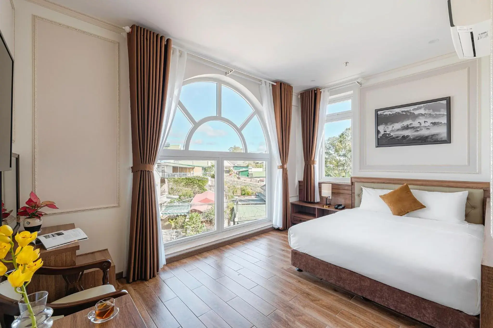 Deluxe Double Room in PINE VIEW Hotel Dalat Deluxe Double Room in PINE VIEW Hotel Dalat