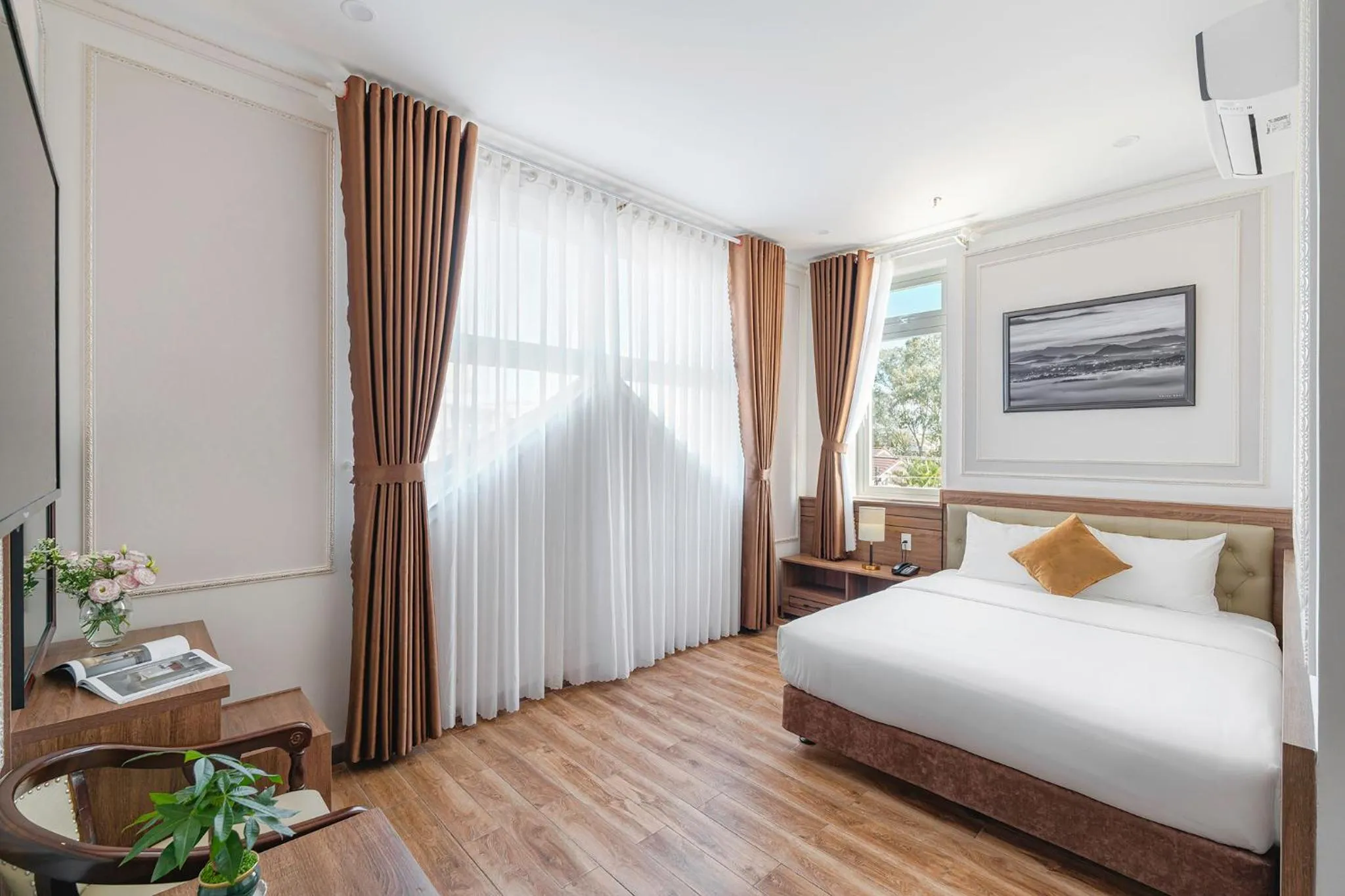 Bedroom, Bed in PINE VIEW Hotel Dalat