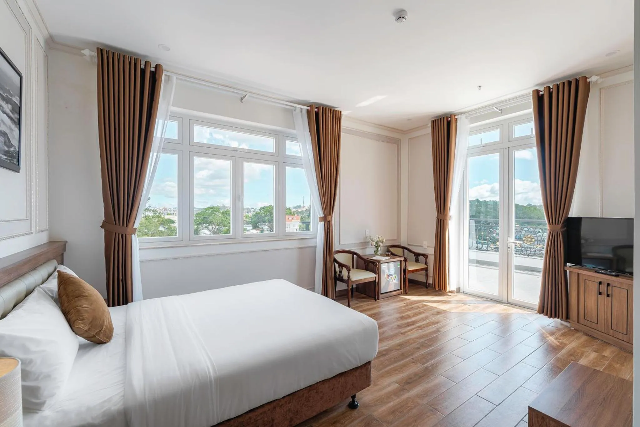 Bed in PINE VIEW Hotel Dalat