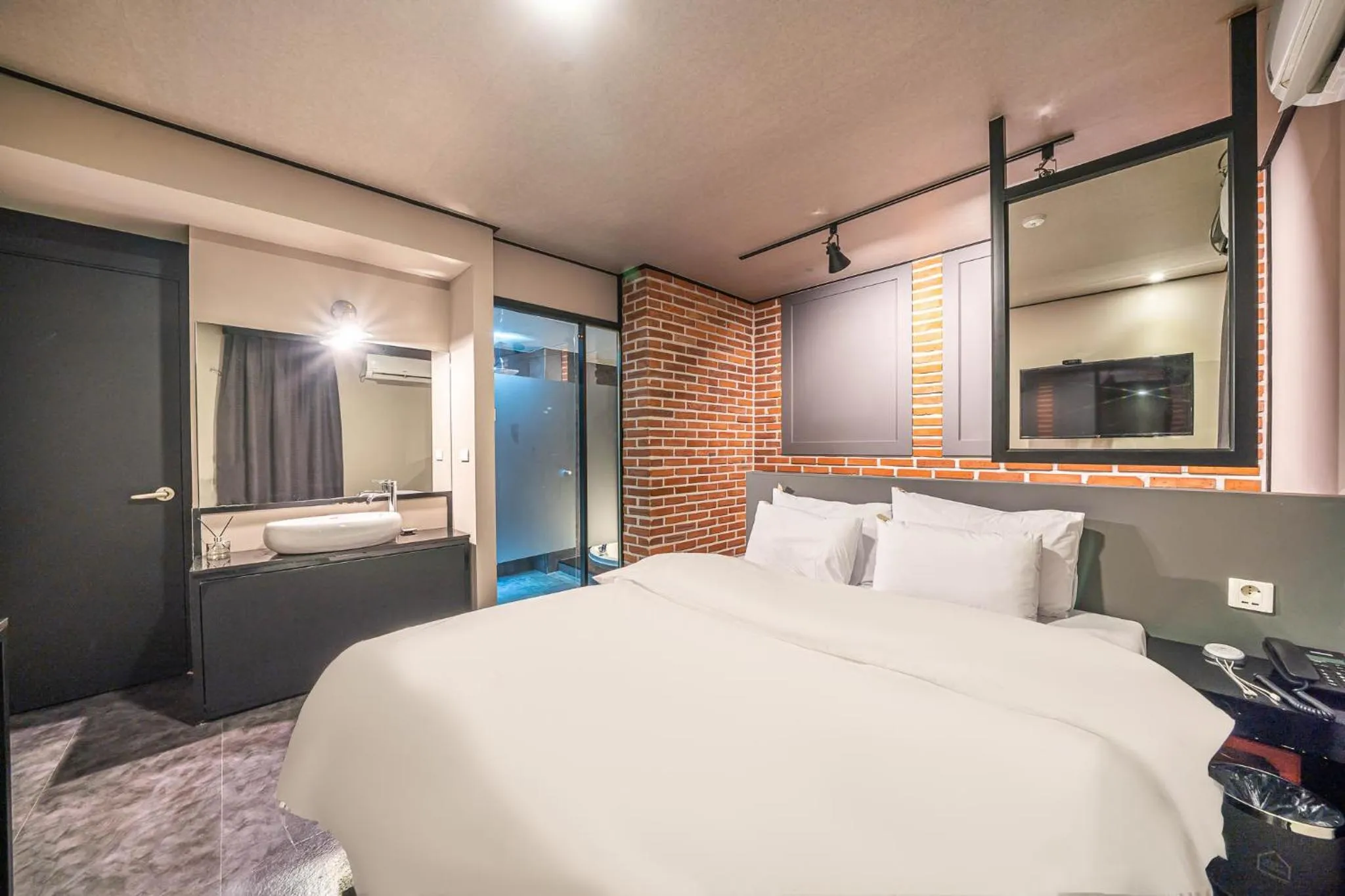 Bed in HOTEL STAY AYANA DAEJEON