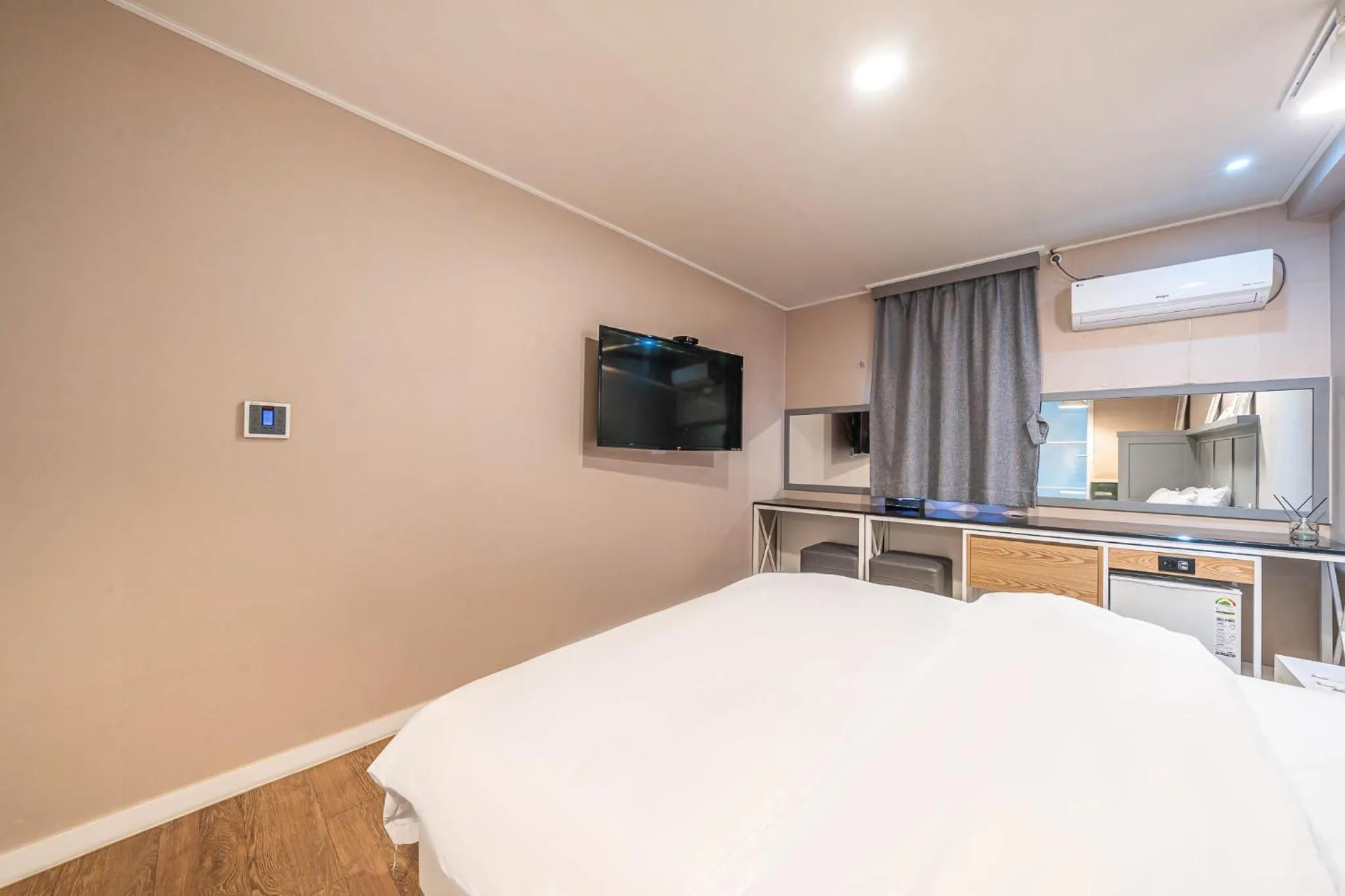 TV and multimedia, Bed in HOTEL STAY AYANA DAEJEON