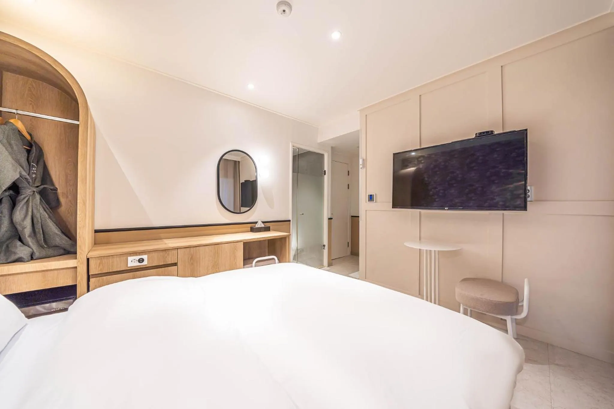 TV and multimedia, Bed in HOTEL STAY AYANA DAEJEON