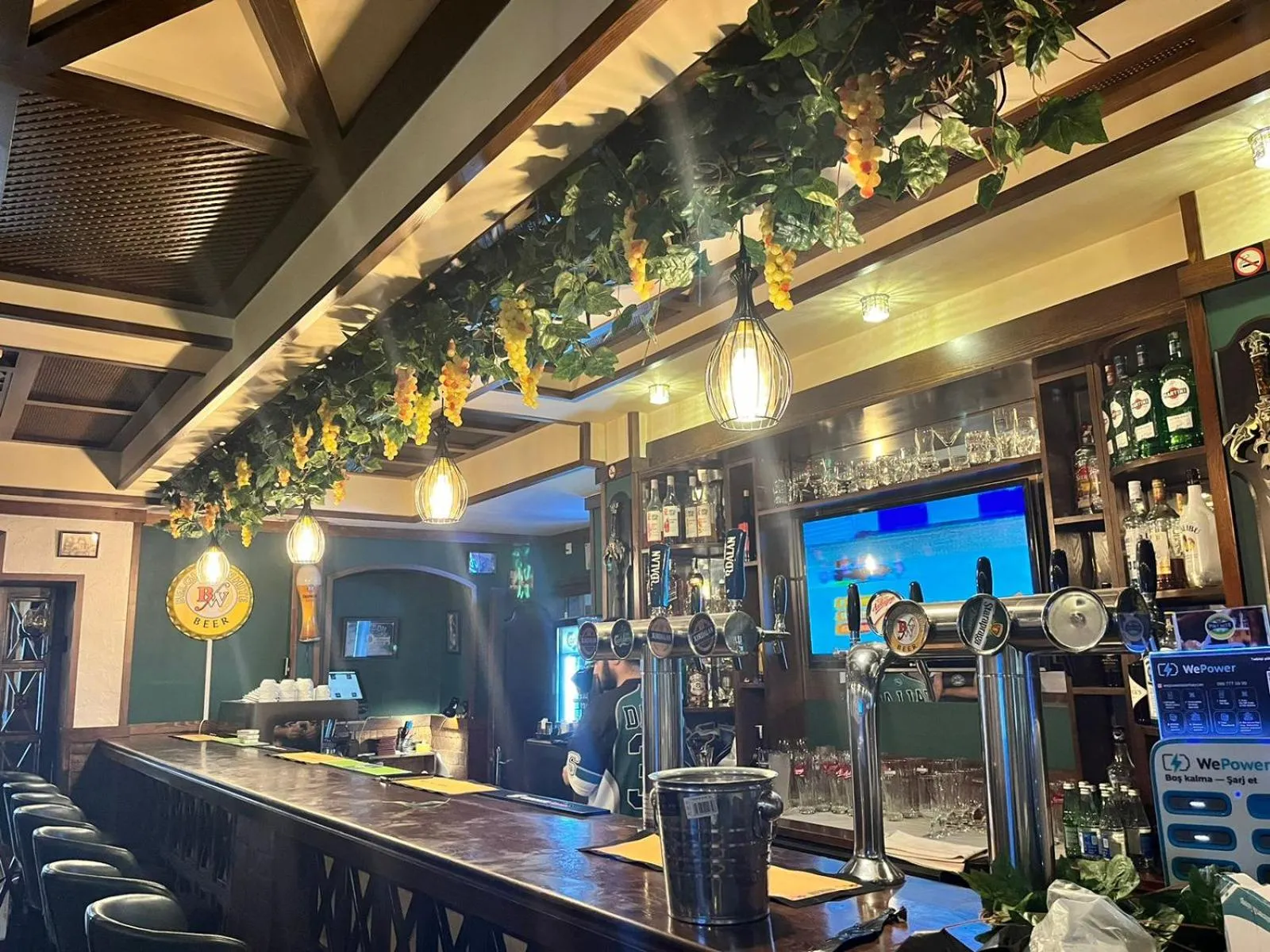 Restaurant/places to eat in Du Port Boutique Hotel