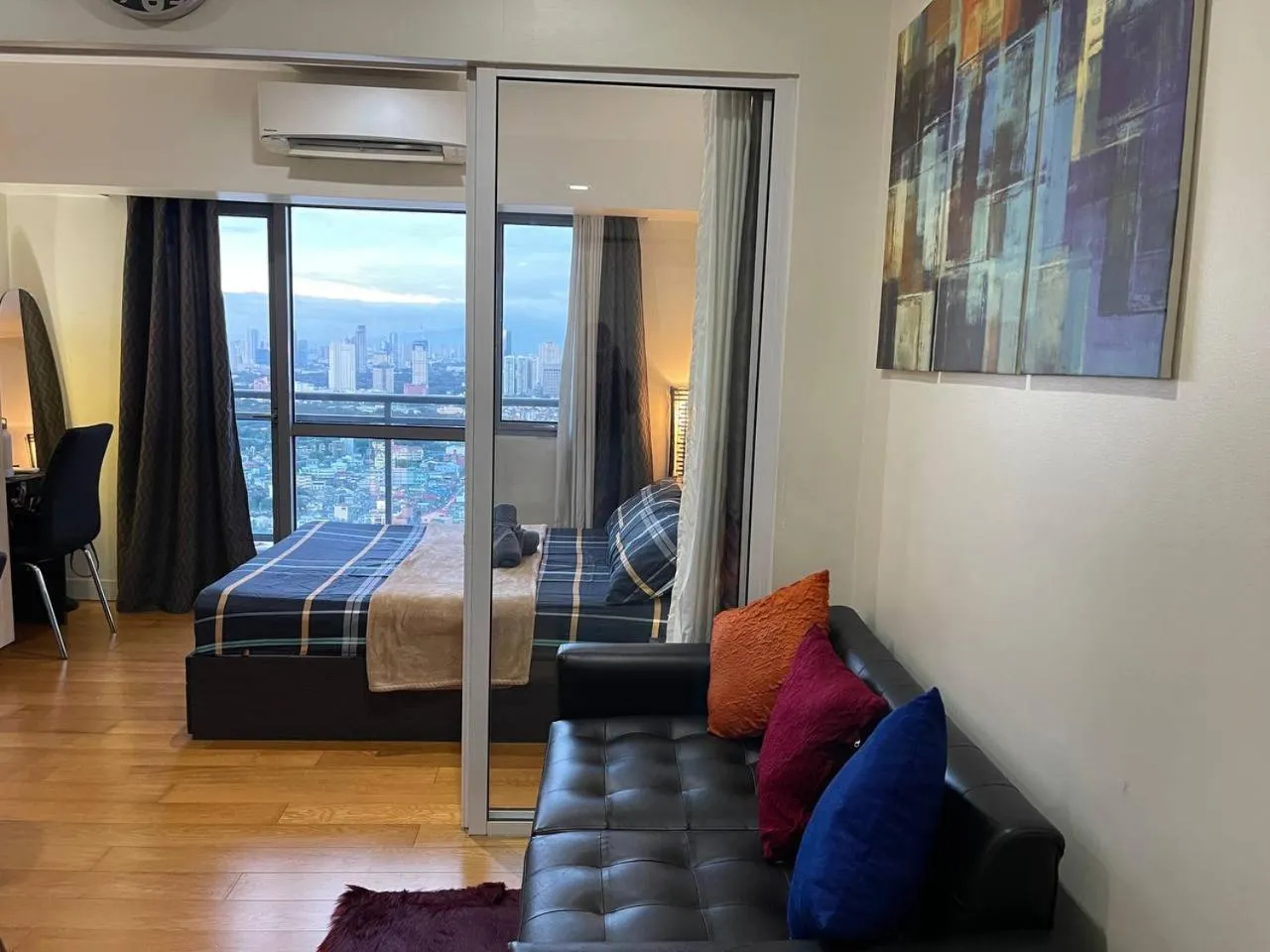 Homey 1BR Acqua Livingstone with Netflix, Pool & Gym