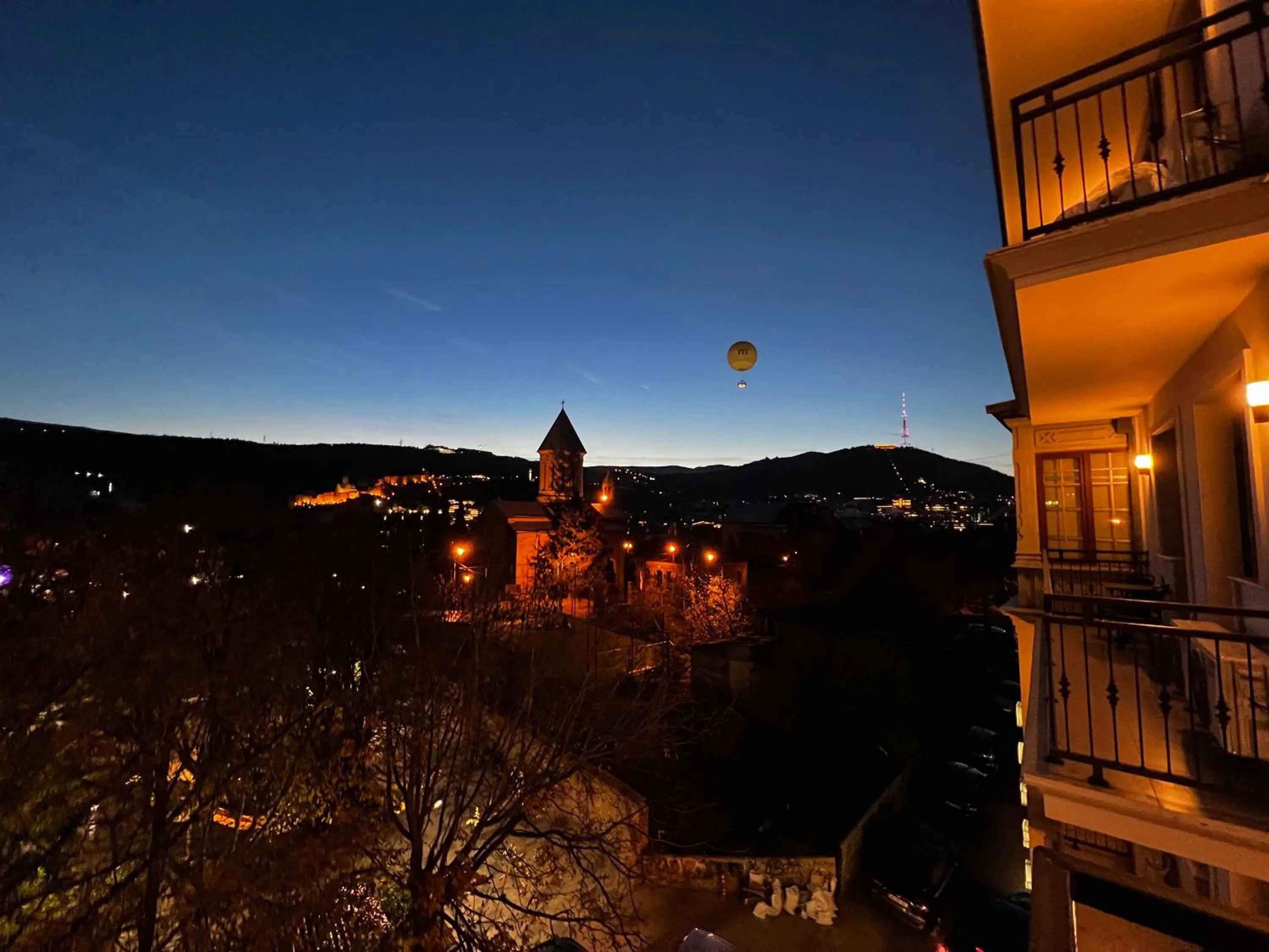 Night in Apart leitmotif