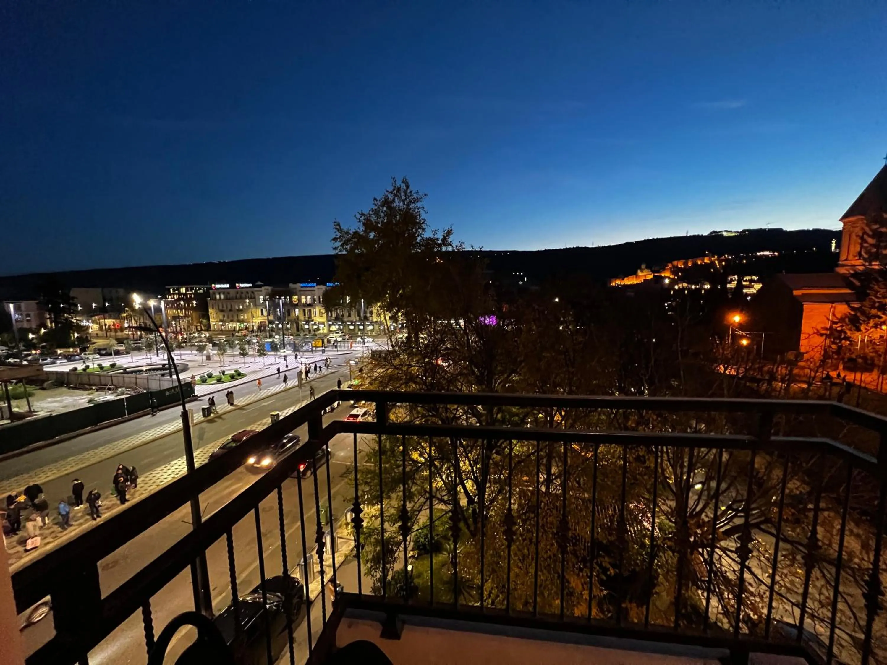 Night in Apart leitmotif