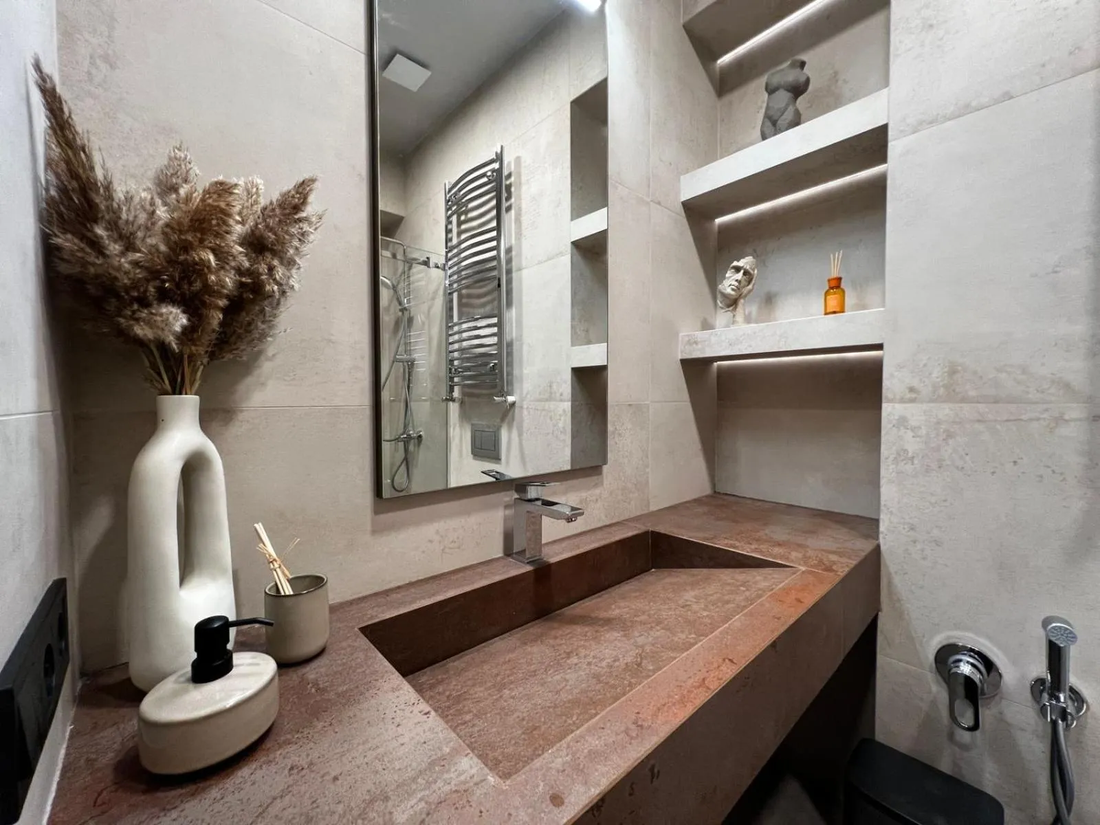 Bathroom in Apart leitmotif