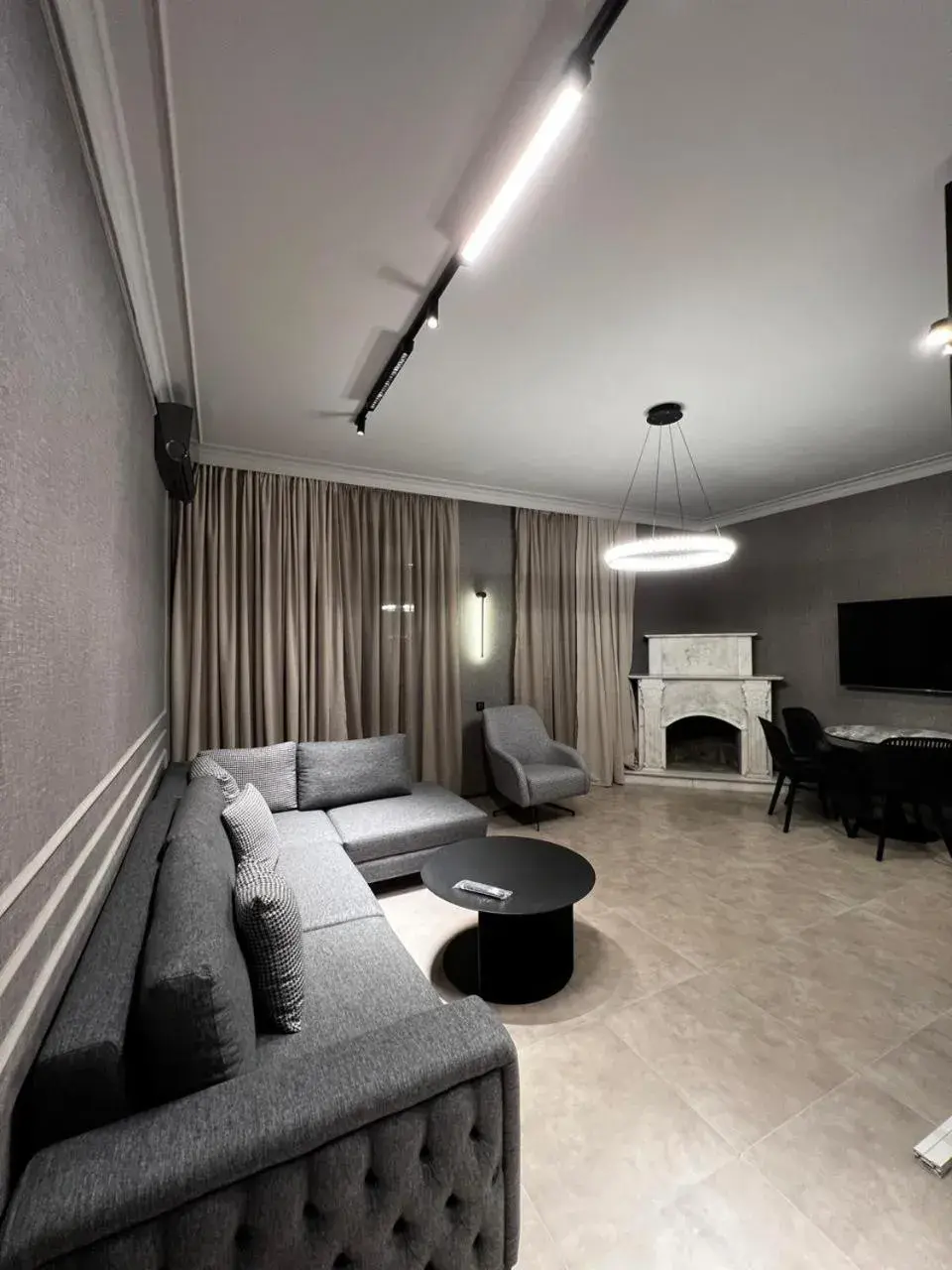 Apart leitmotif Apart leitmotif