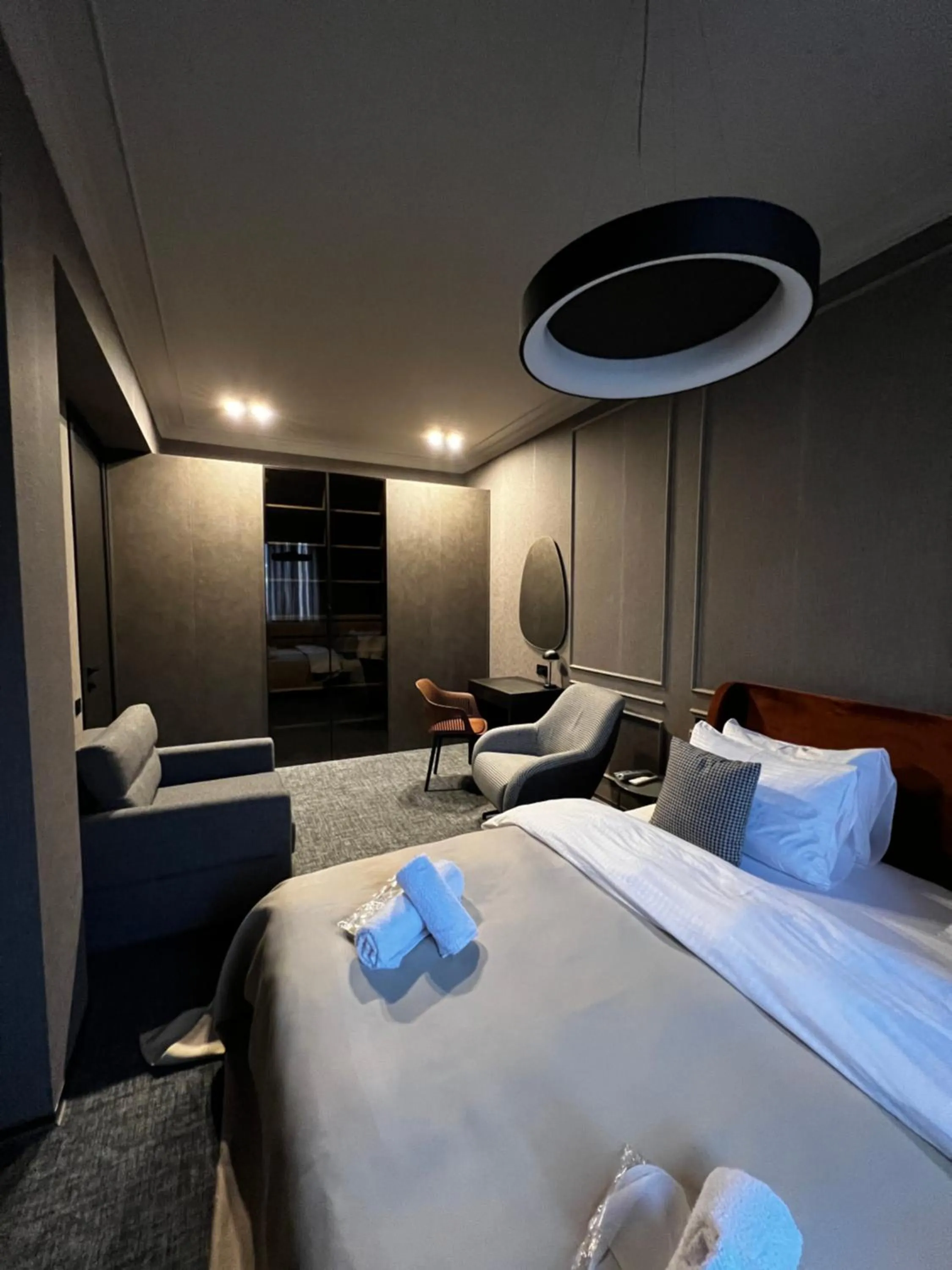 Photo of the whole room, Bed in Apart leitmotif