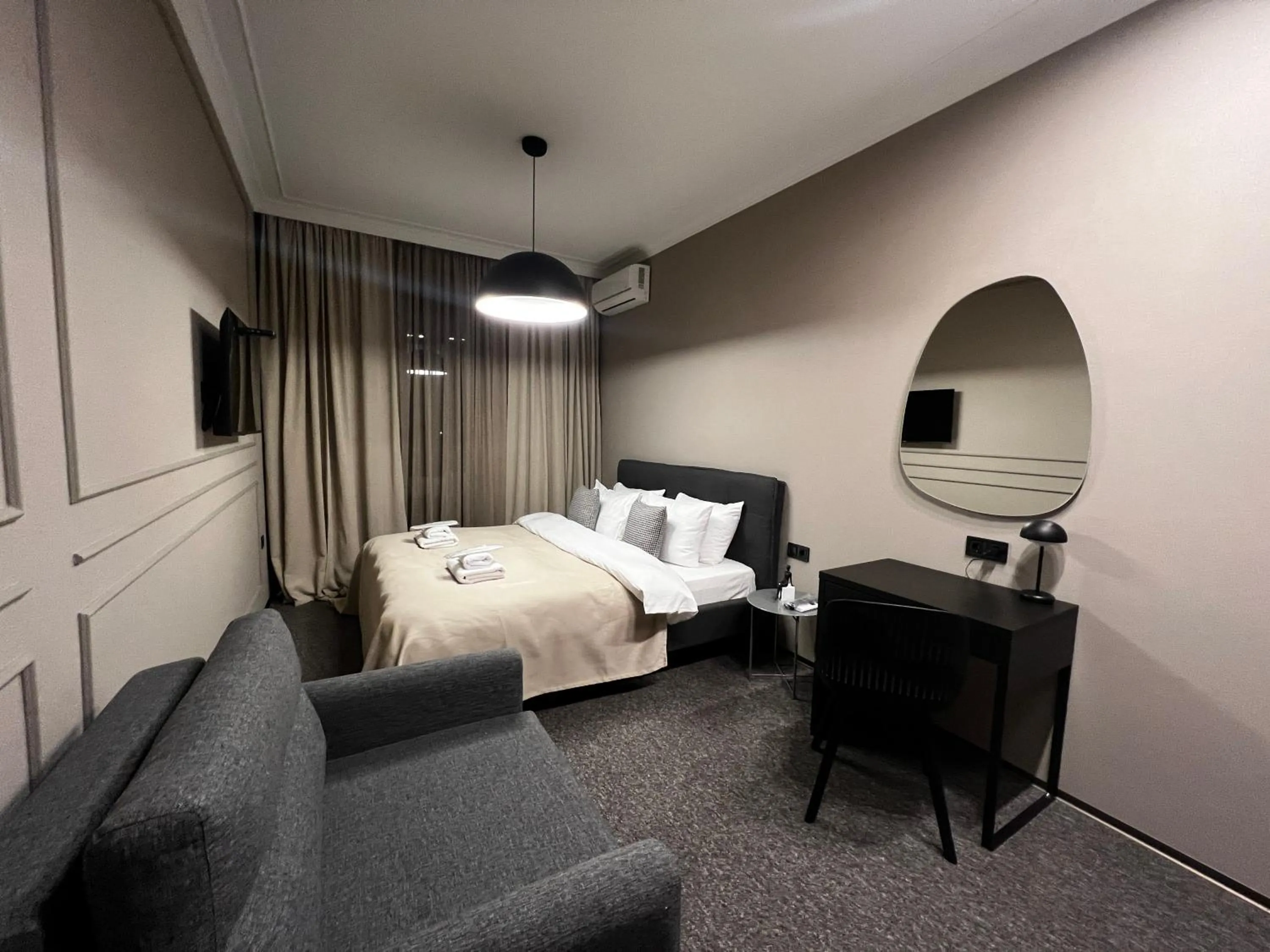 Bedroom, Bed in Apart leitmotif