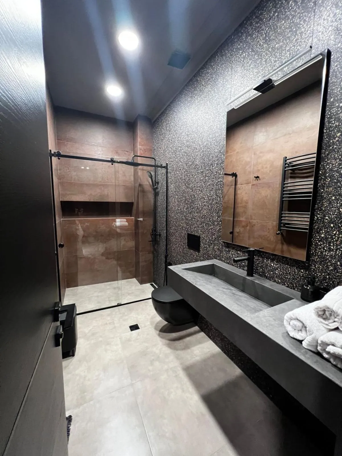 Bathroom in Apart leitmotif