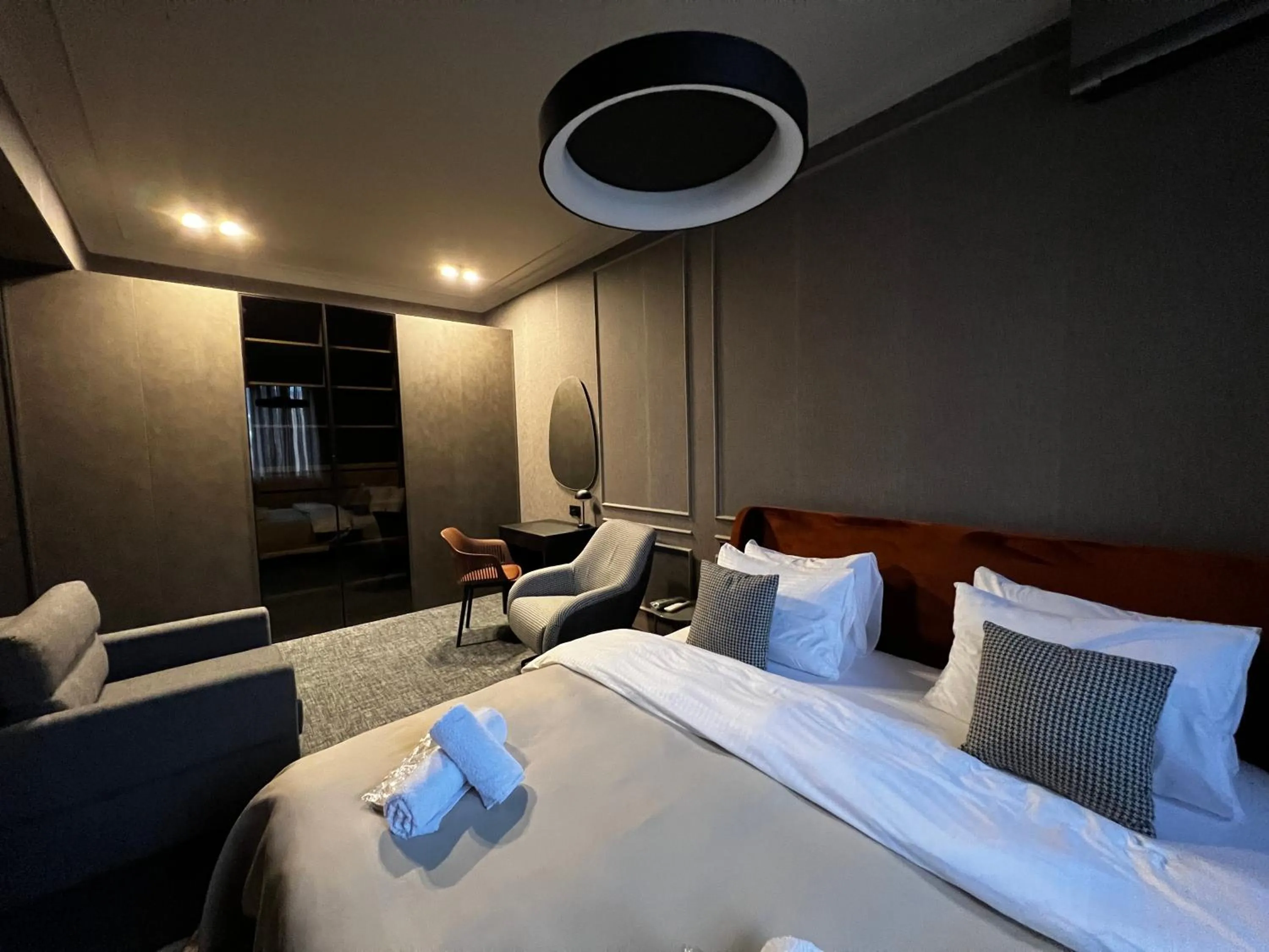 Photo of the whole room, Bed in Apart leitmotif