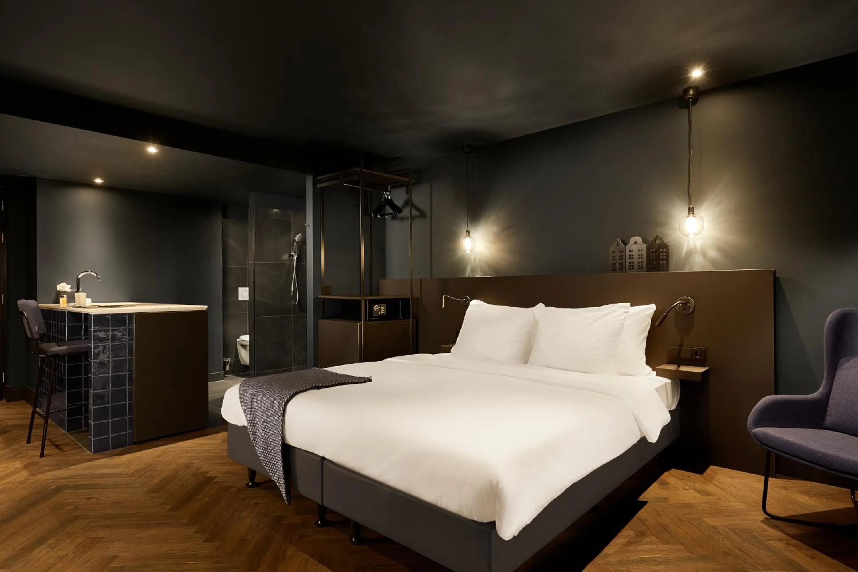 Shower, Bed in Van der Valk Hotel Sassenheim - Leiden