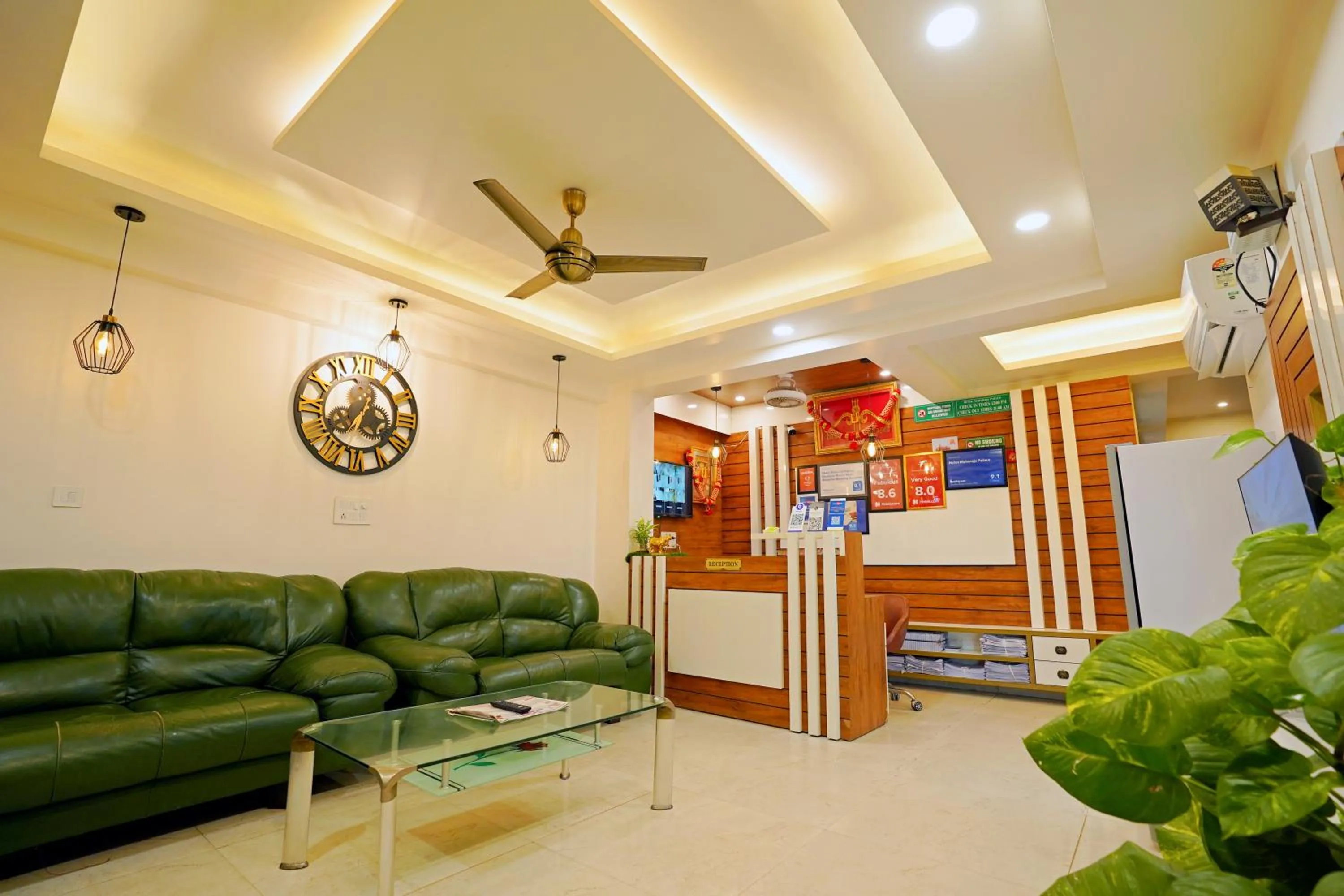 Lobby or reception in Hotel Maharaja Palace Boutique Hotels Near Medanta Medicity Gurgaon