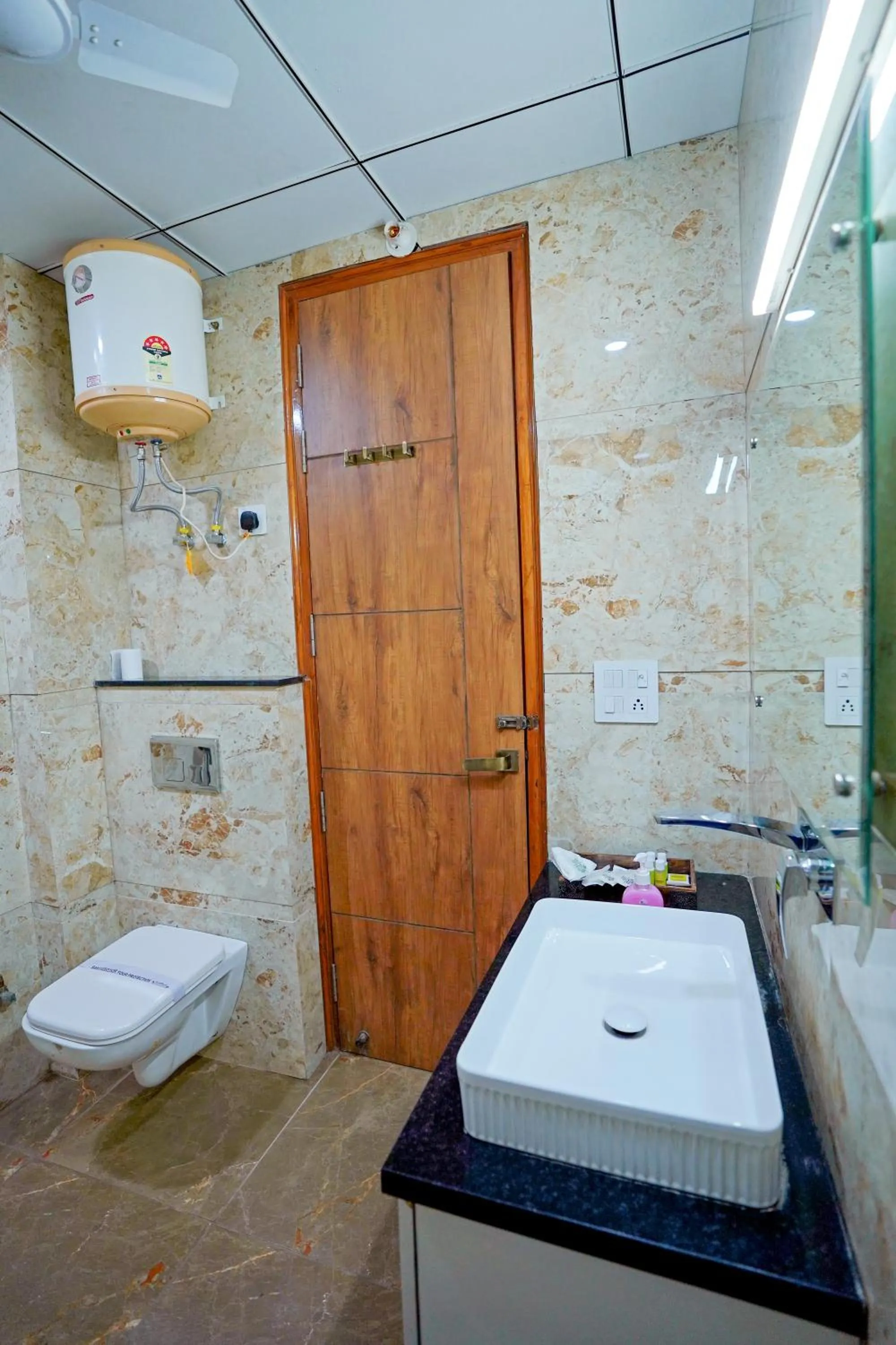 Bathroom in Hotel Maharaja Palace Boutique Hotels Near Medanta Medicity Gurgaon