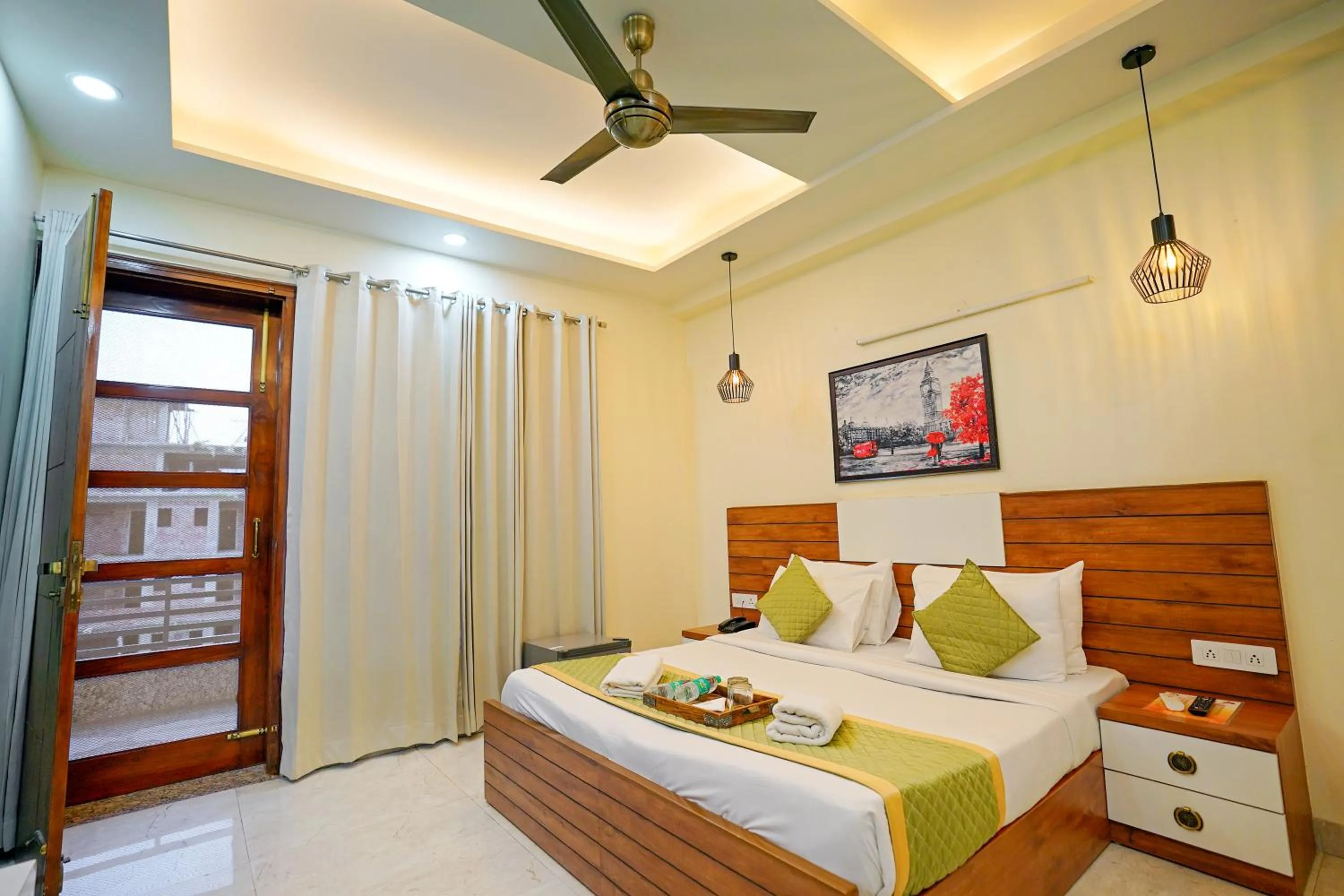 Bedroom, Bed in Hotel Maharaja Palace Boutique Hotels Near Medanta Medicity Gurgaon