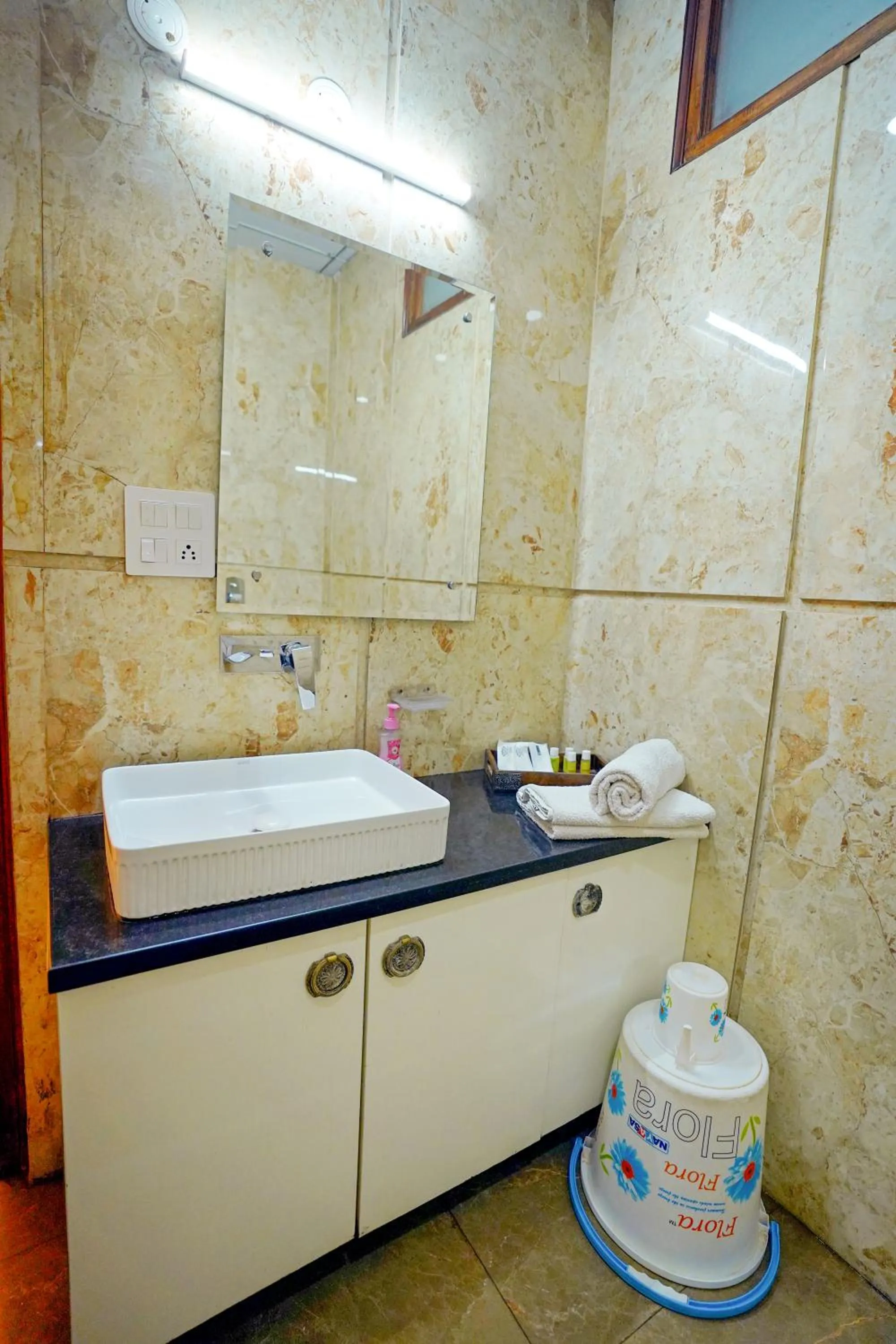 Bathroom in Hotel Maharaja Palace Boutique Hotels Near Medanta Medicity Gurgaon
