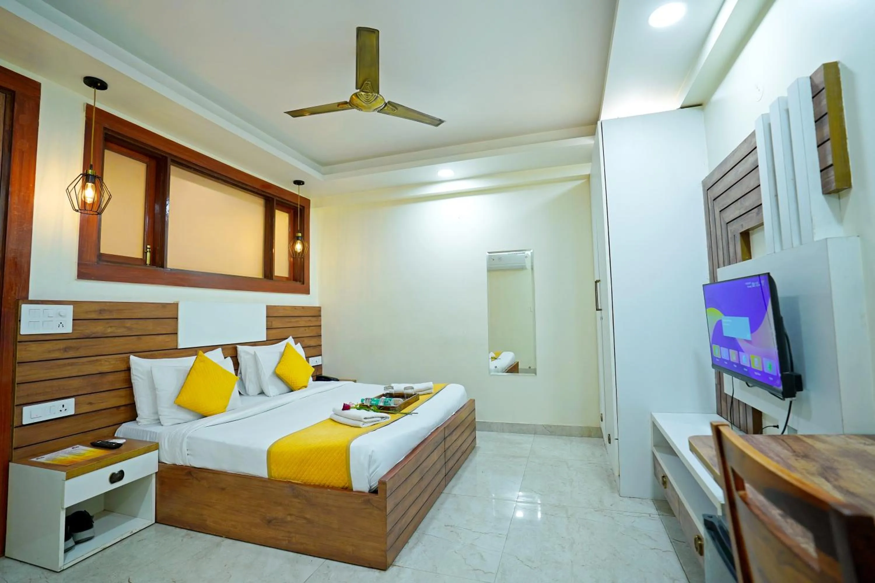 Bedroom, Bed in Hotel Maharaja Palace Boutique Hotels Near Medanta Medicity Gurgaon