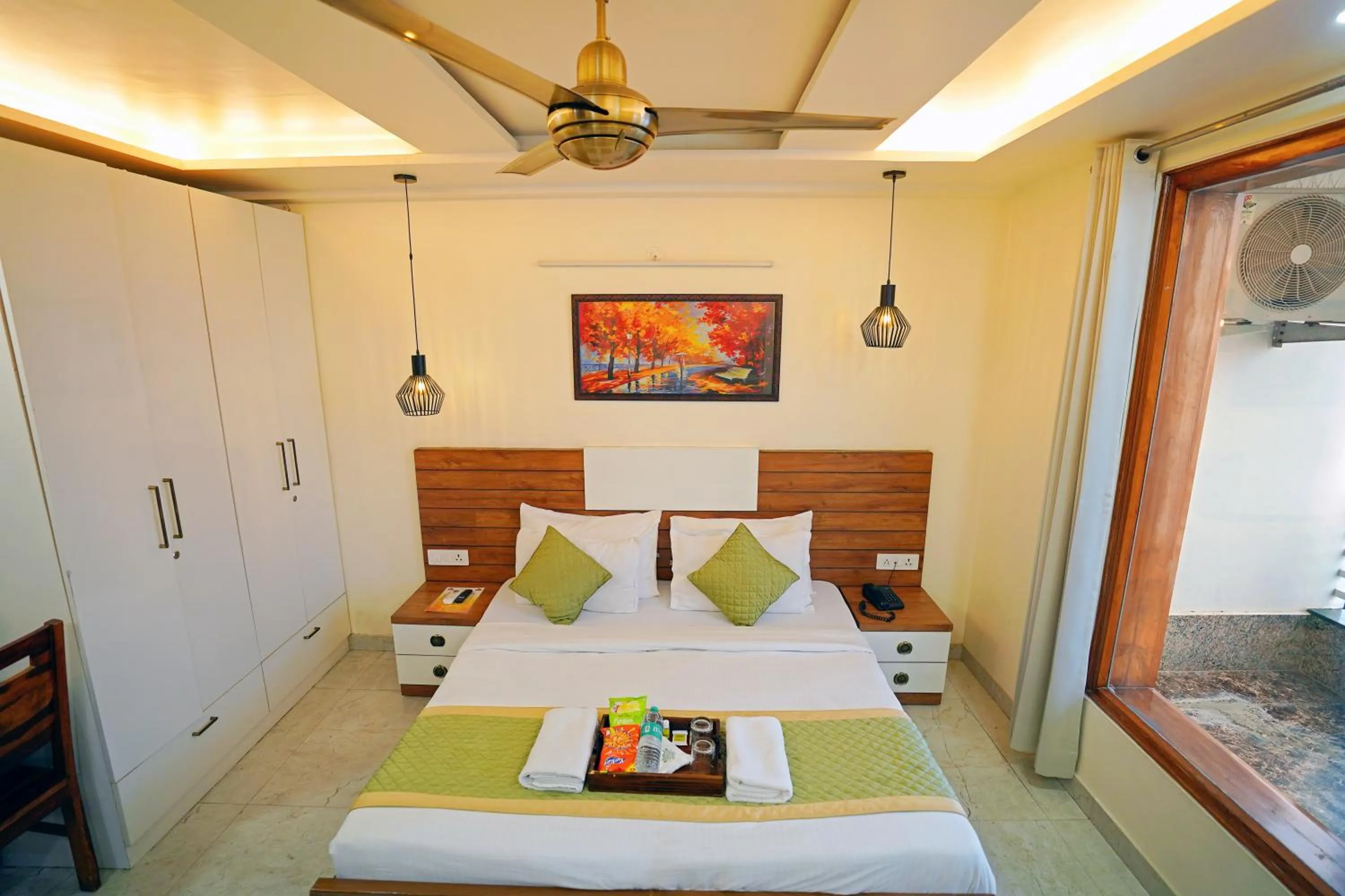 Bed in Hotel Maharaja Palace Boutique Hotels Near Medanta Medicity Gurgaon