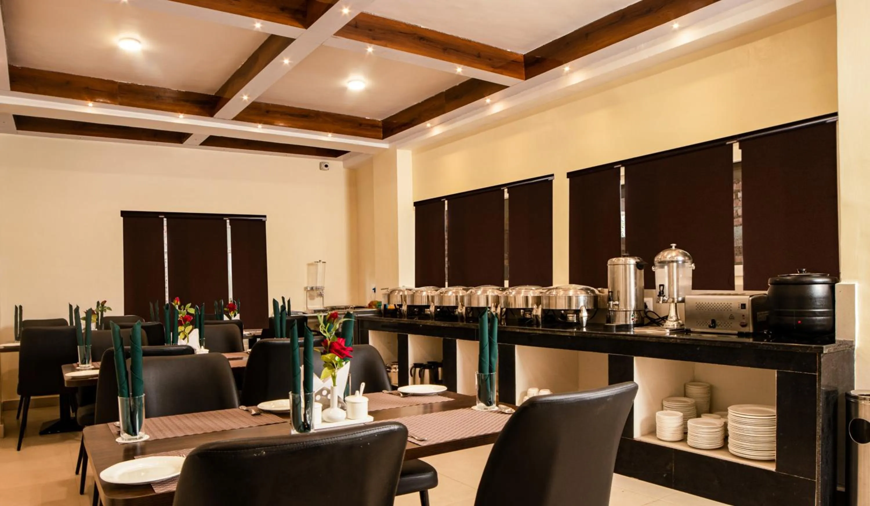 Restaurant/places to eat in Hotel Raj Ville - Darjeeling Hotel Near Mall Road