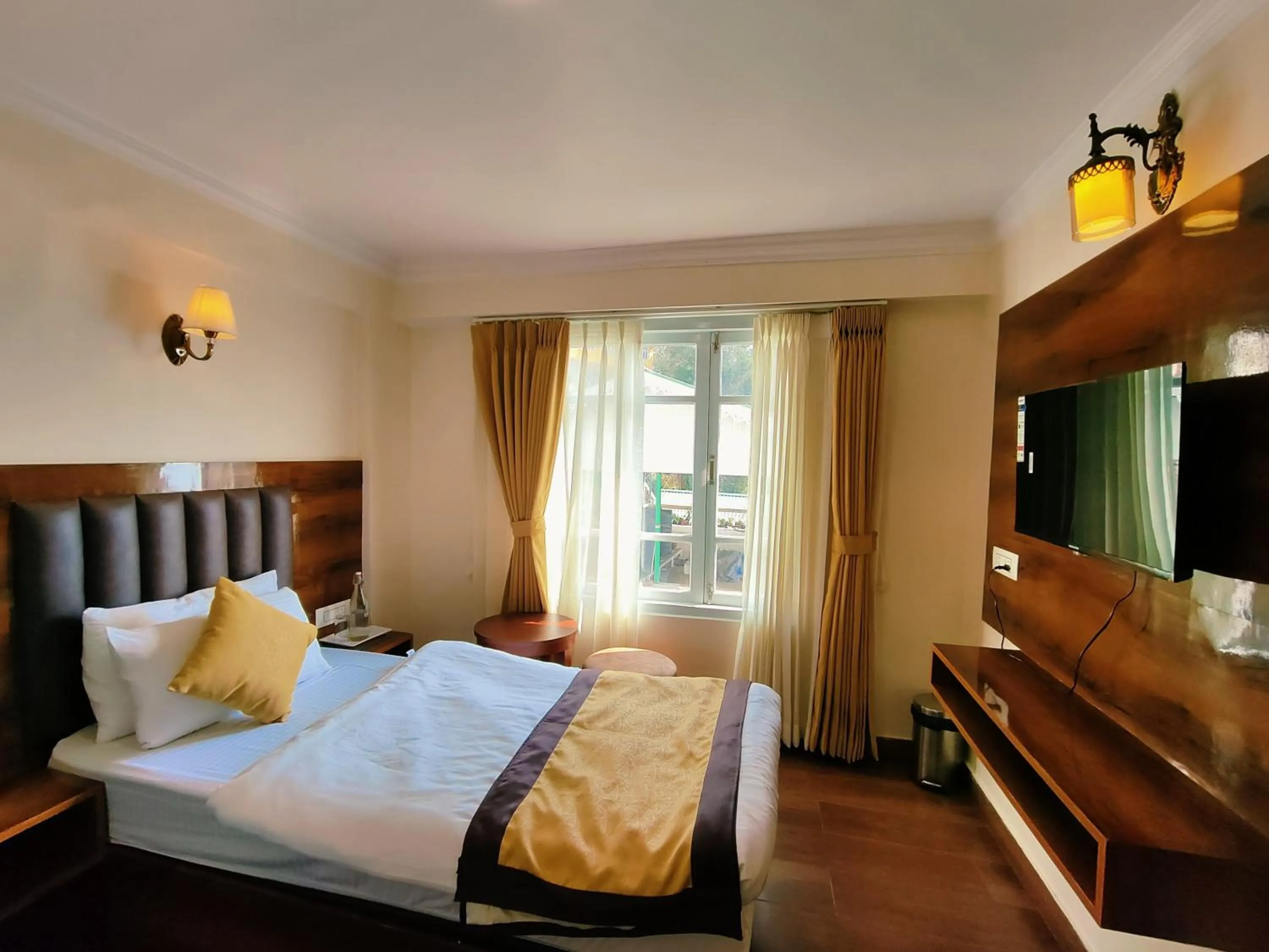 Bed in Hotel Raj Ville - Darjeeling Hotel Near Mall Road