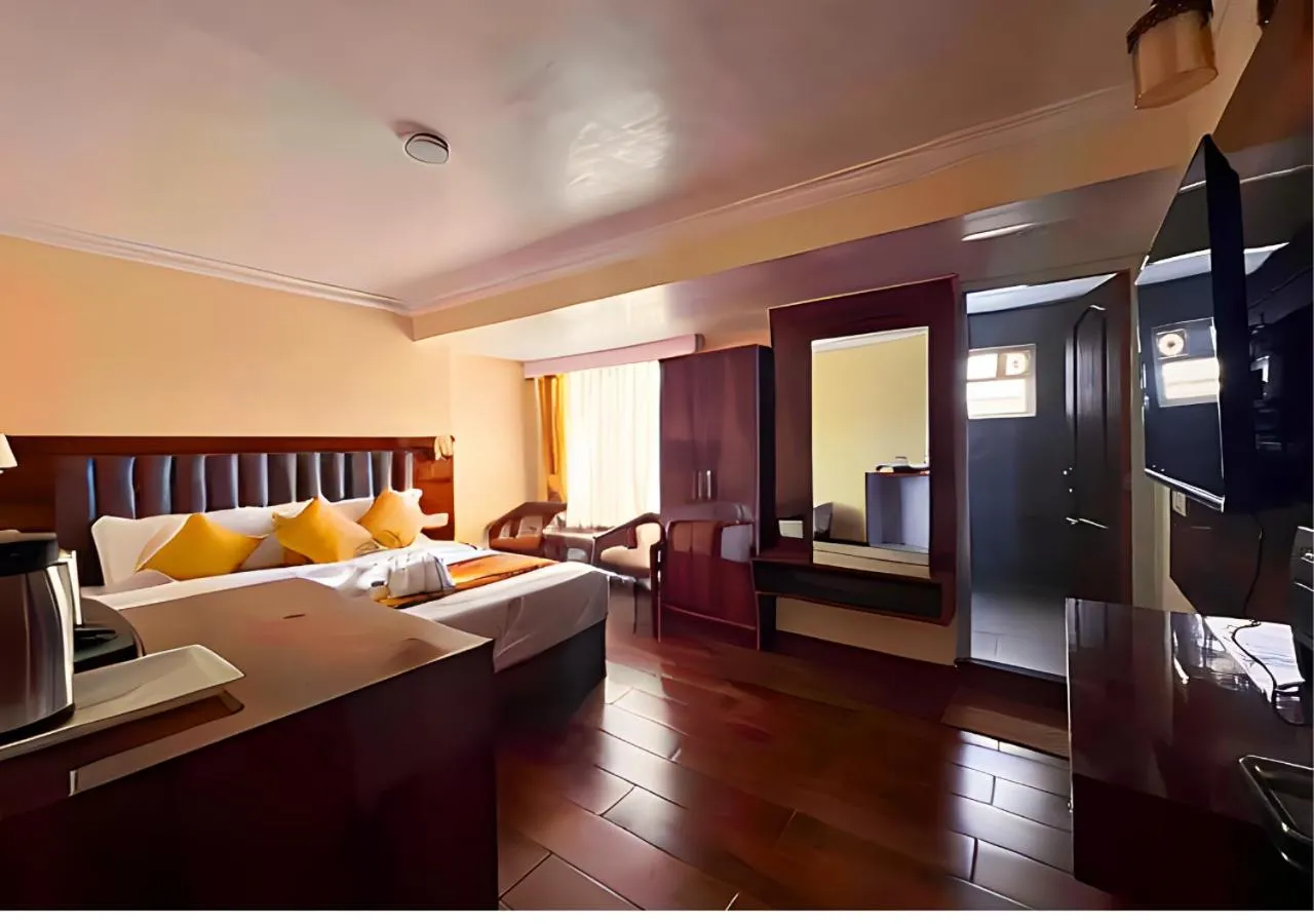 Bedroom, Bed in Hotel Raj Ville - Darjeeling Hotel Near Mall Road